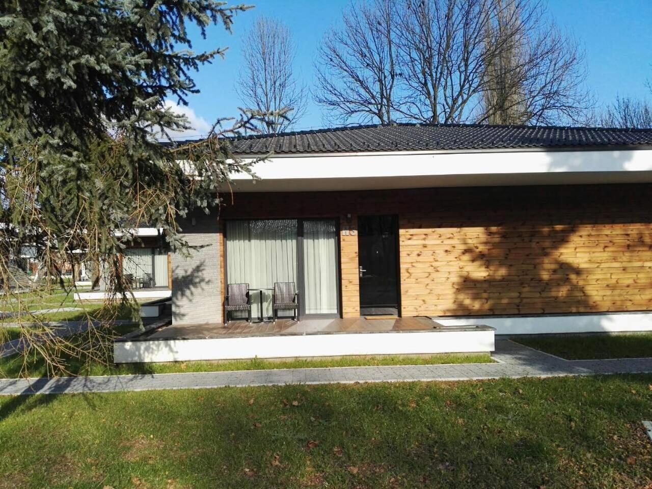 Villas and apartments Oaza