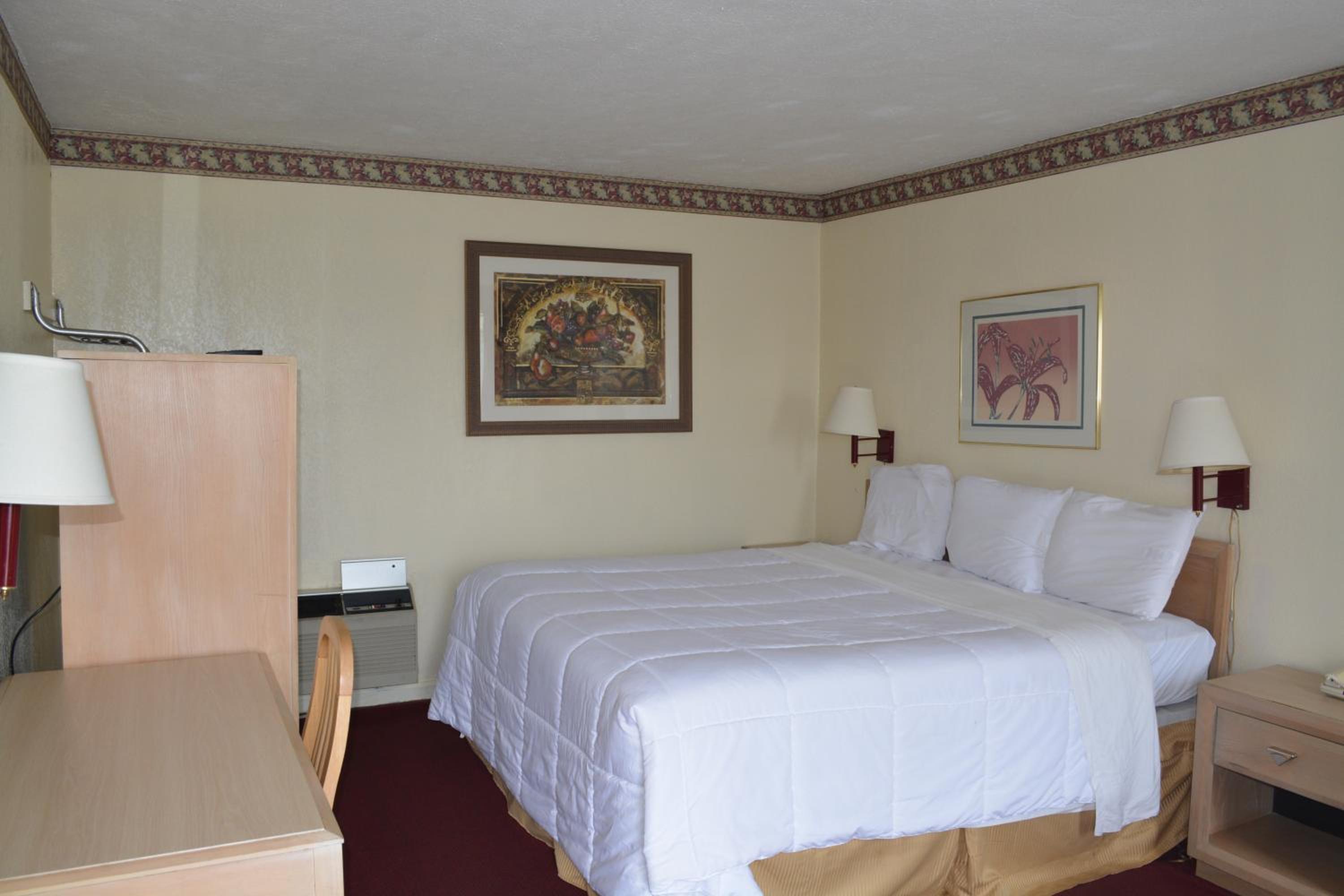 Knights Inn Hurricane Mills