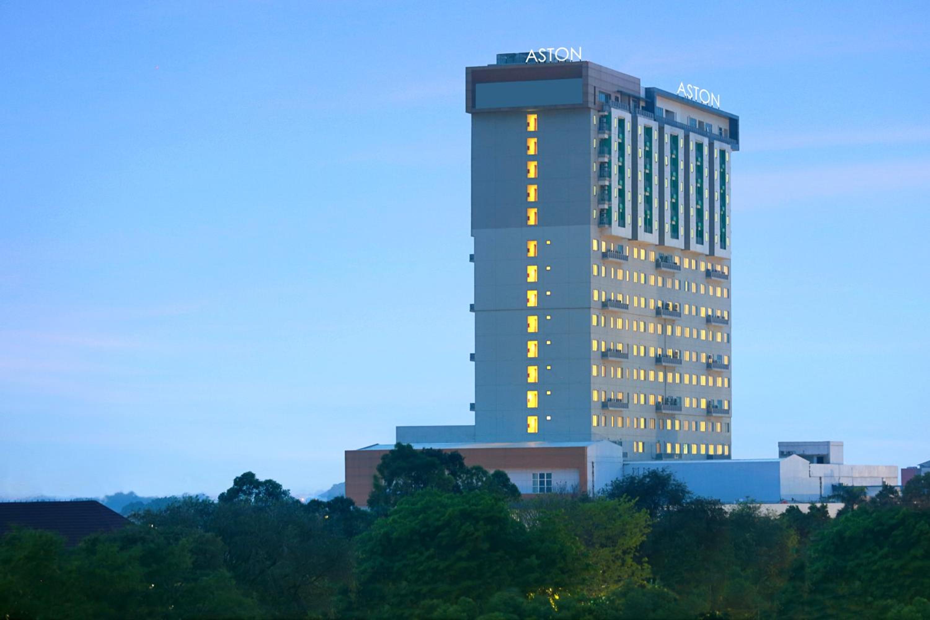 Solo Vacations - Aston Solo Hotel - Property Image 2