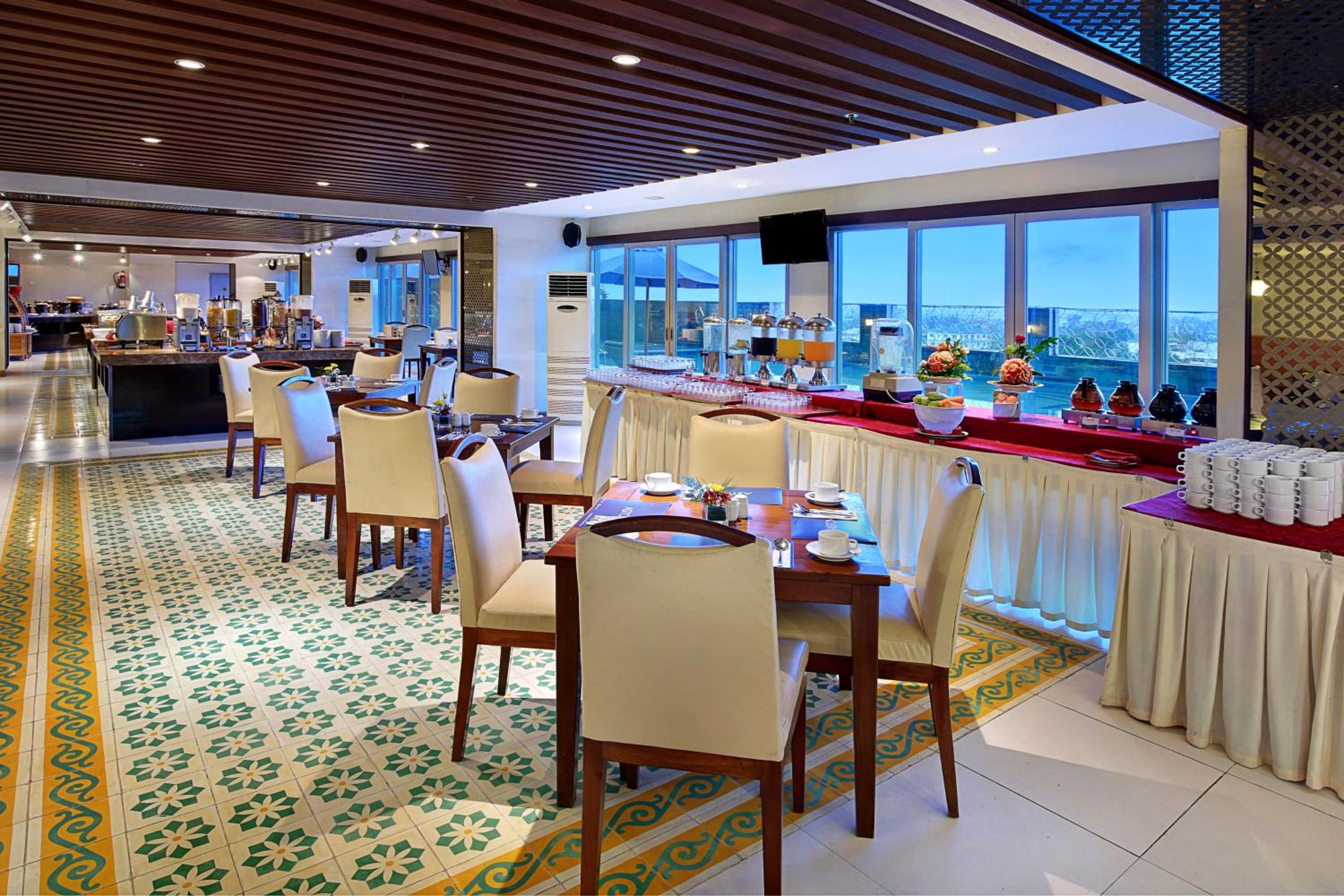 Solo Vacations - Aston Solo Hotel - Property Image 5