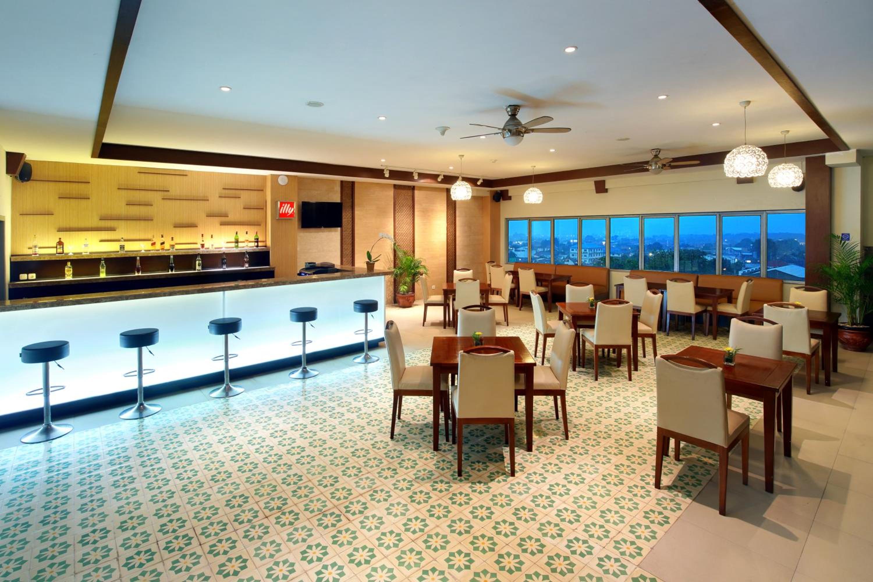 Solo Vacations - Aston Solo Hotel - Property Image 7