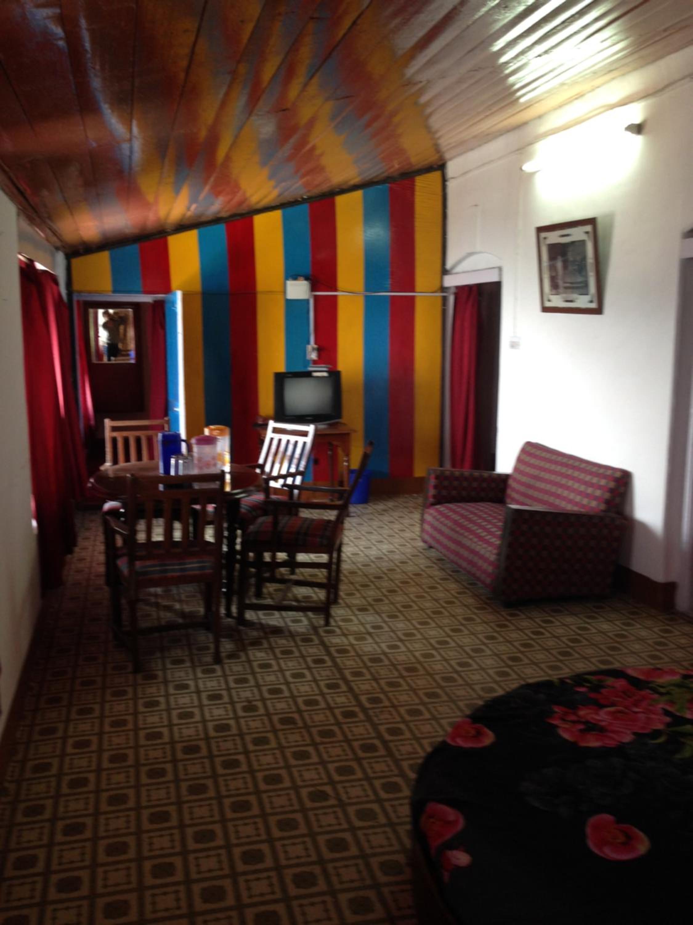 Prince Hotel Mallroad