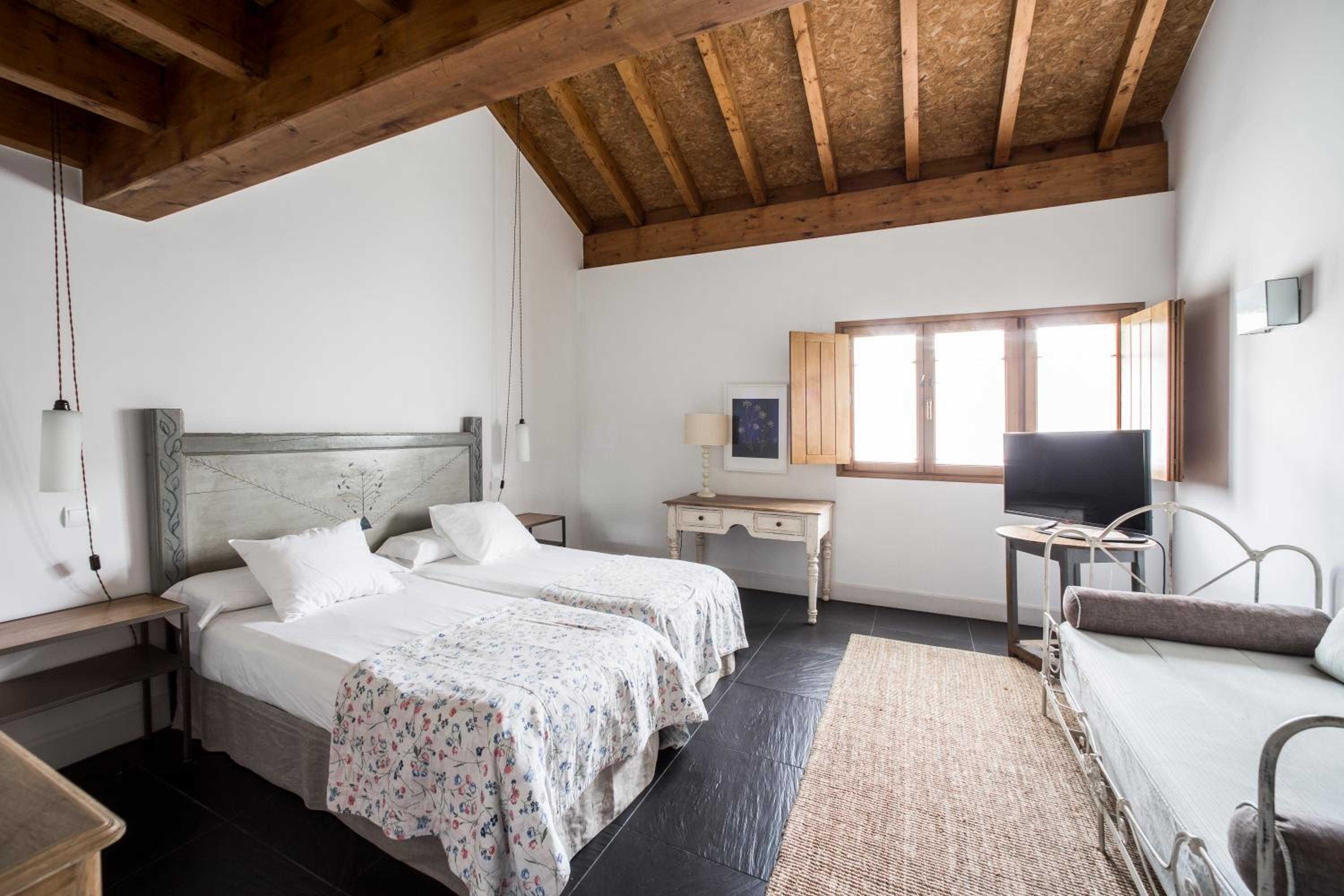 Errota-Barri Caserio Boutique