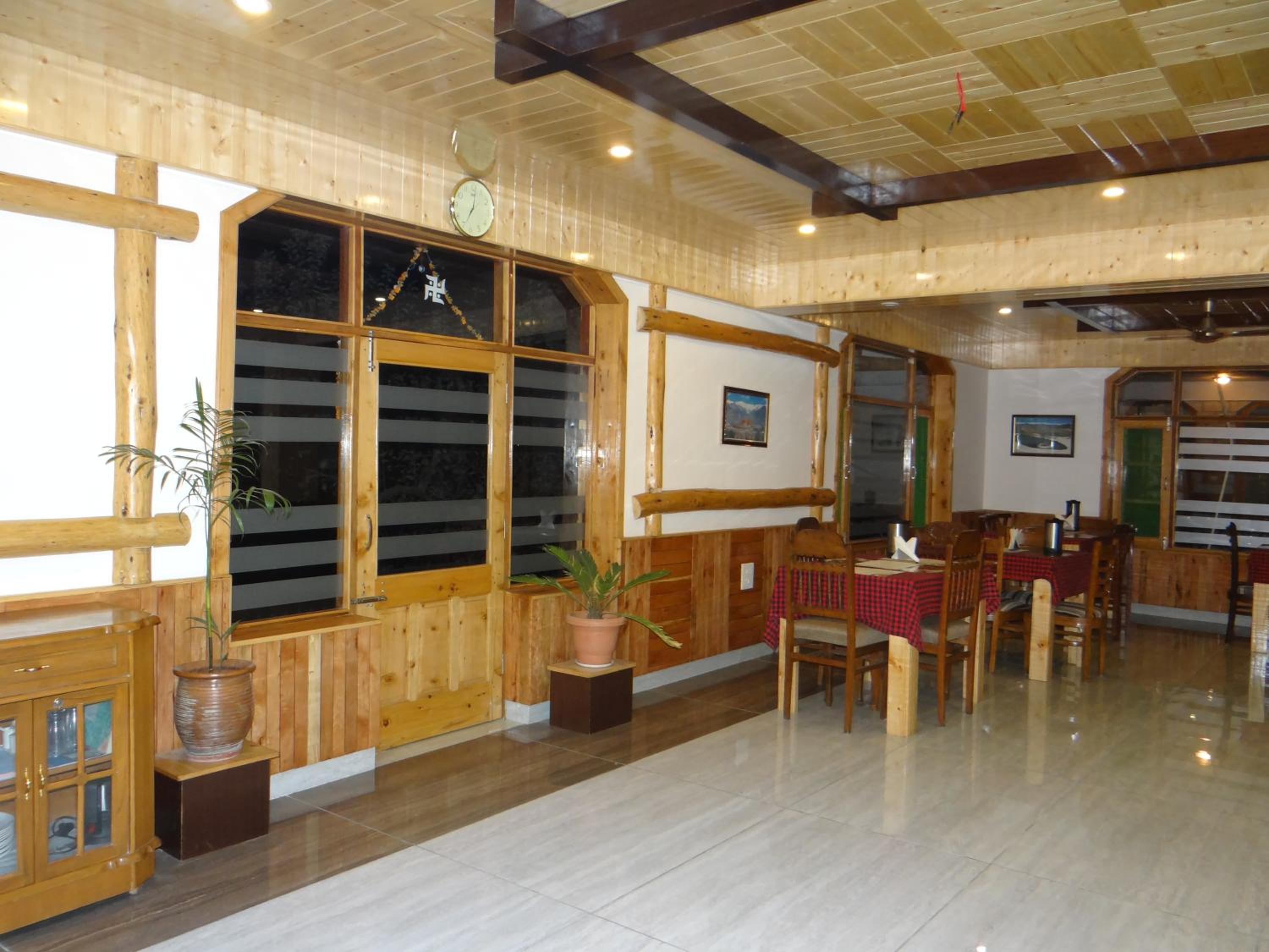 Hotel Mountain Trail Manali
