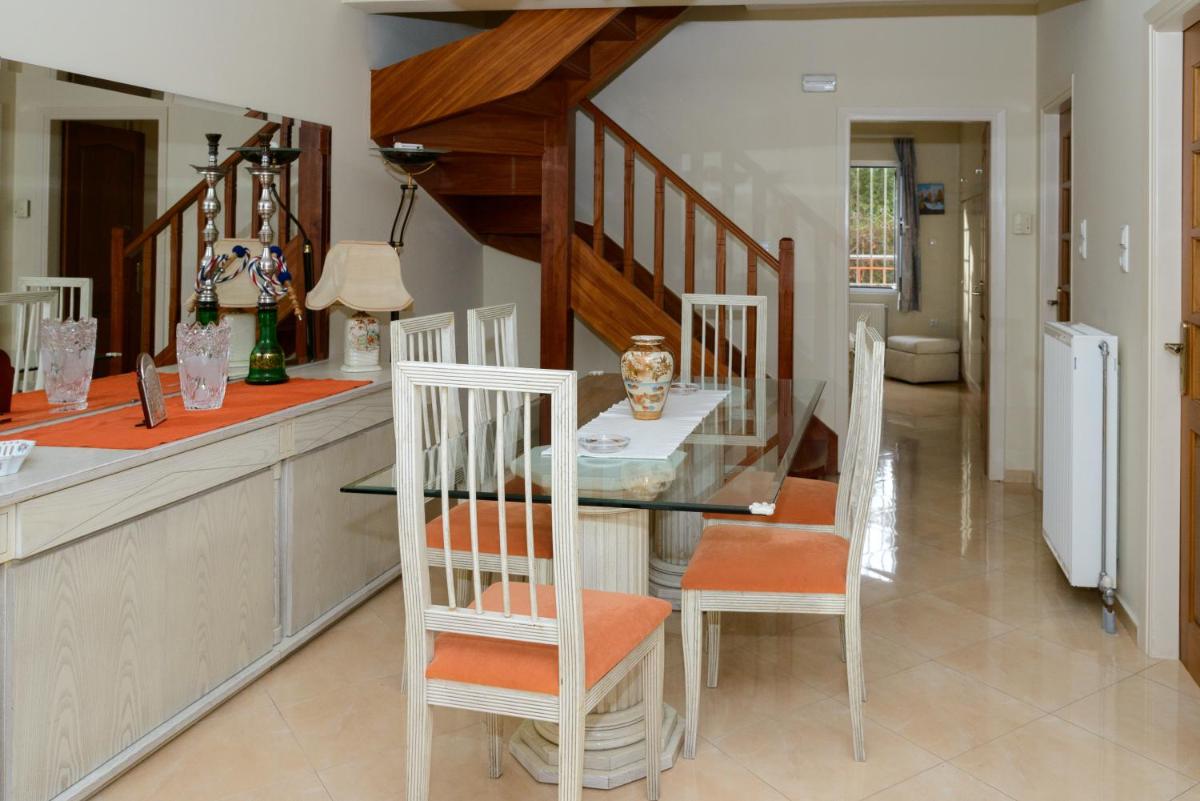 Athenian Spiti photo 2