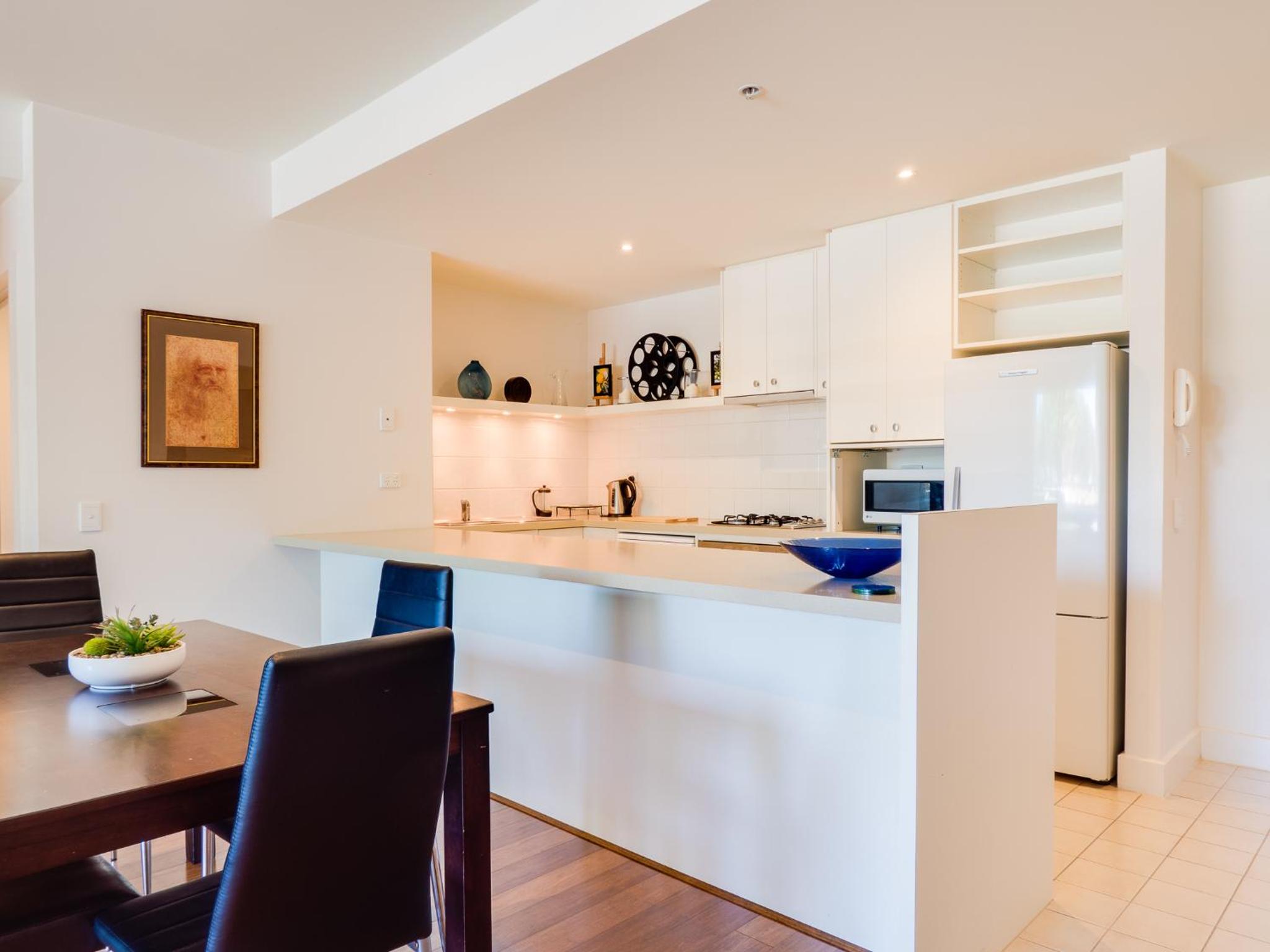 Waterfront (Yarra St) by Gold Star Stays, photo 9