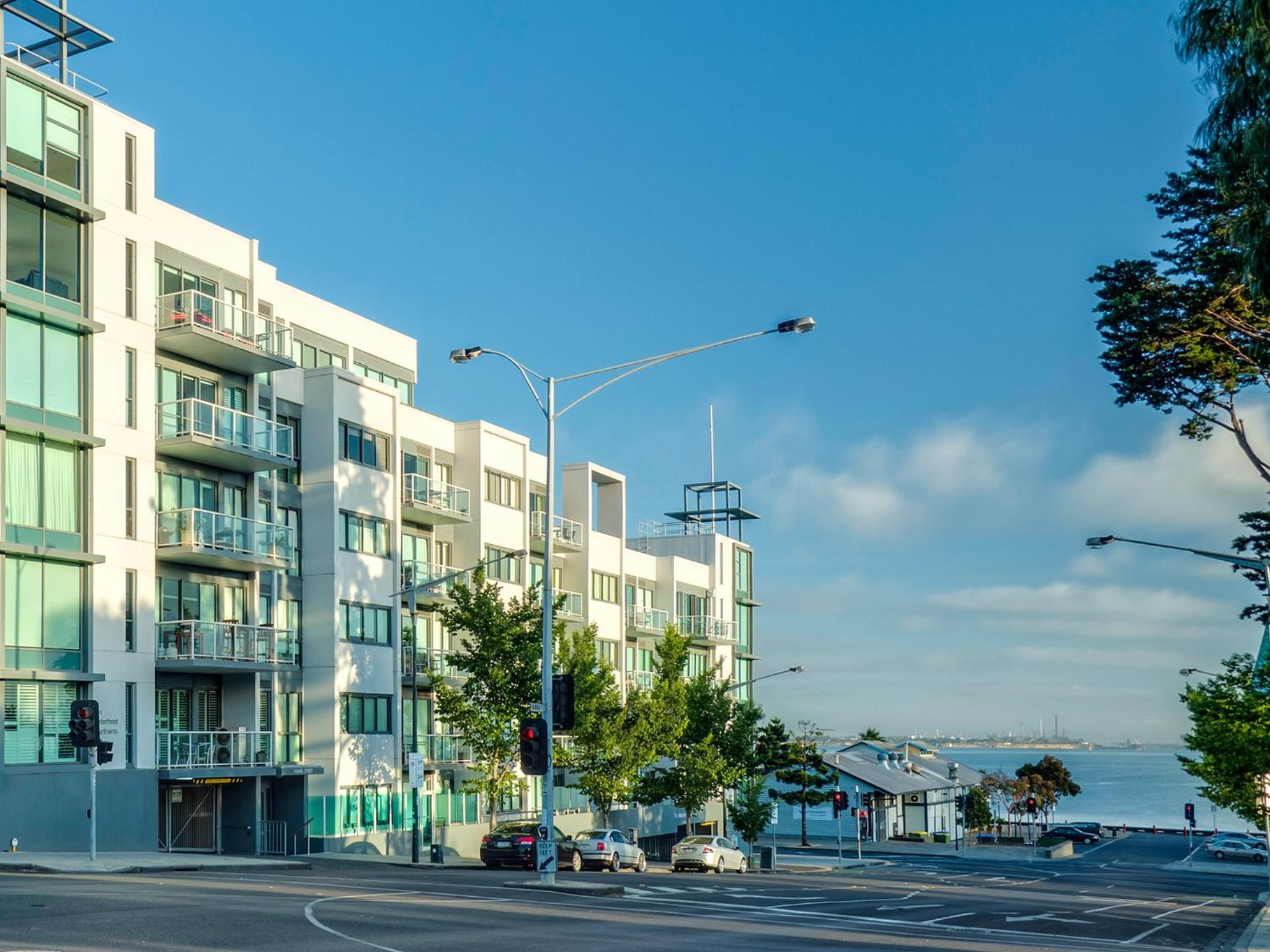 Waterfront (Yarra St) by Gold Star Stays, photo 12