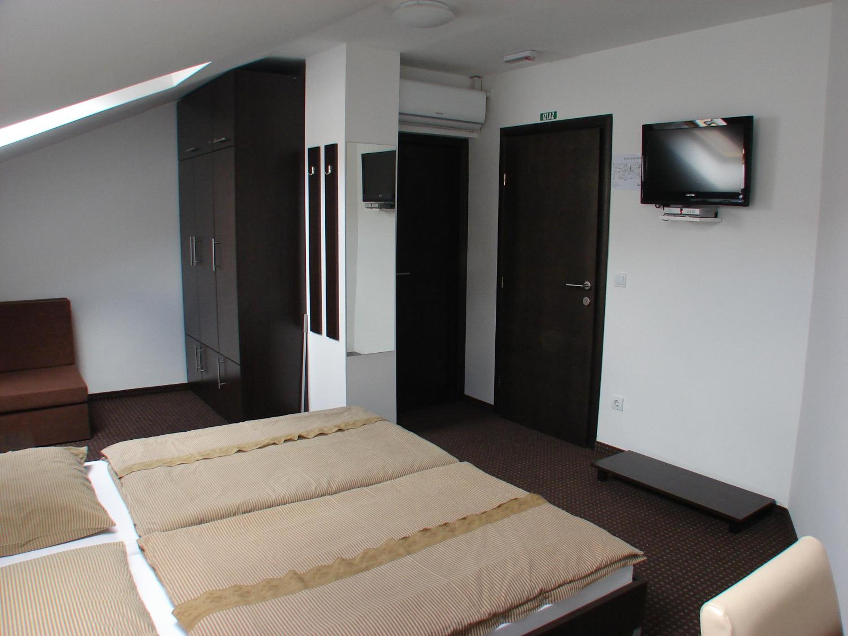 Photo 12