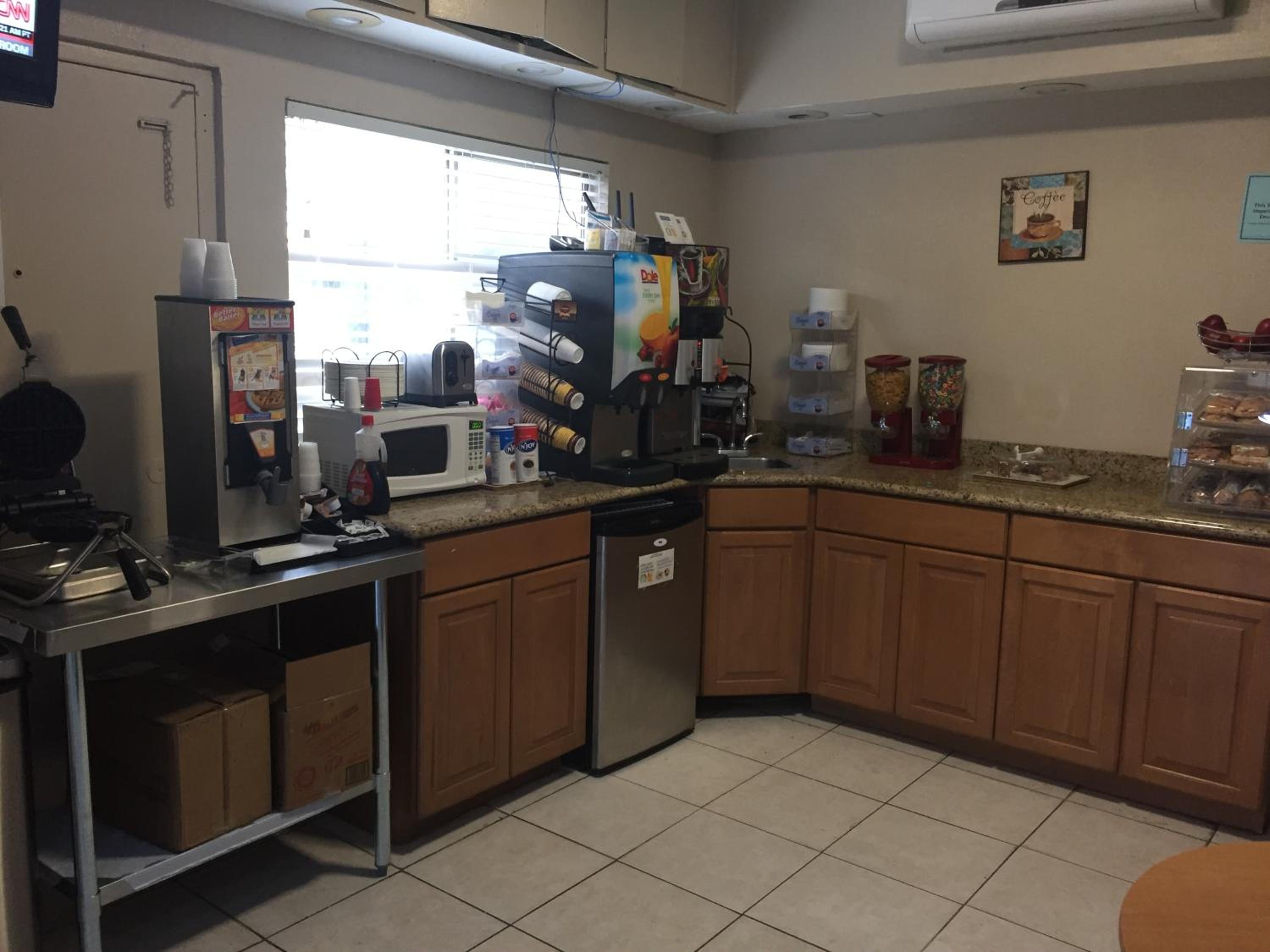 Townhouse Inn and Suites