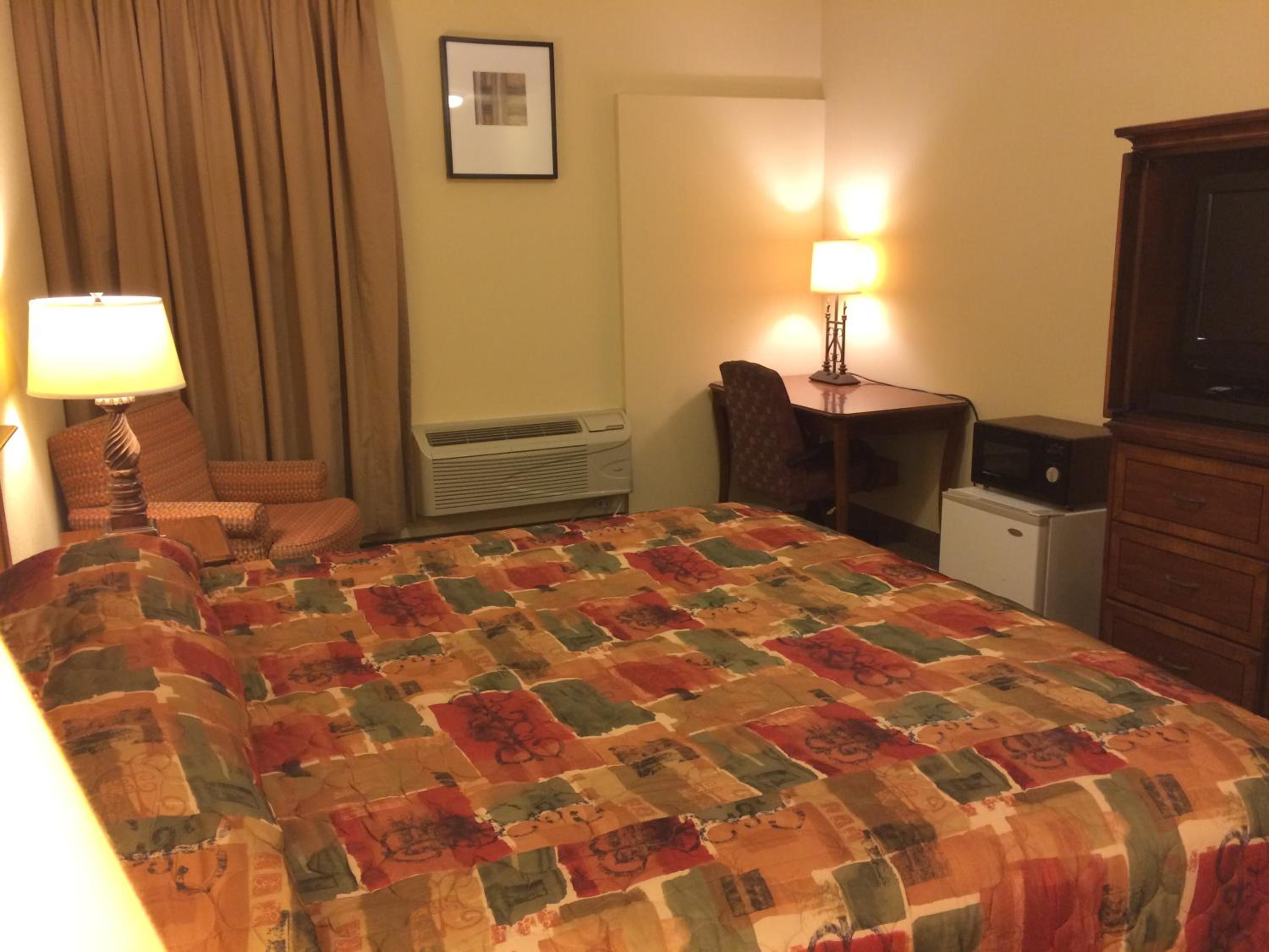 Country Regency Inn & Suites
