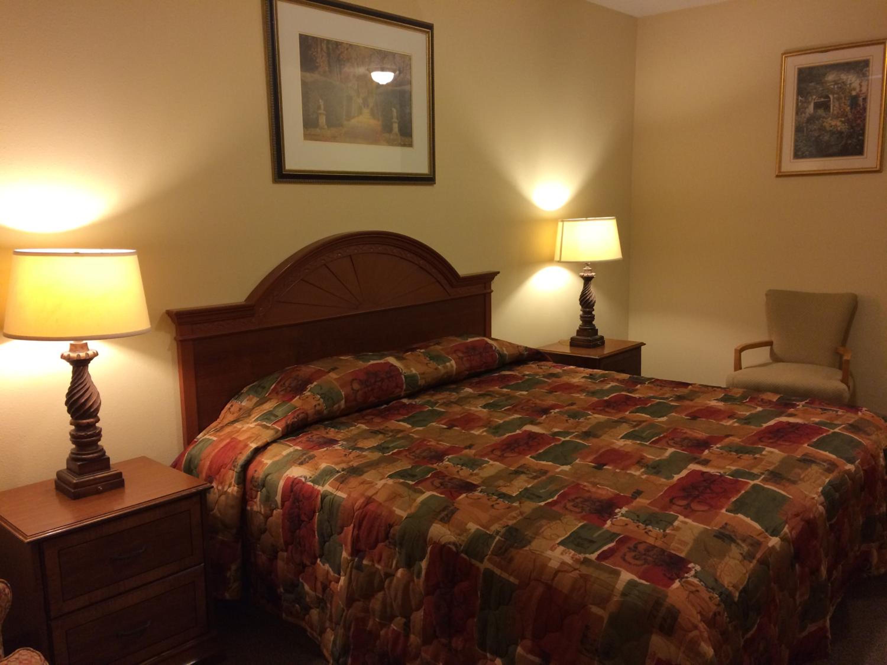 Country Regency Inn & Suites