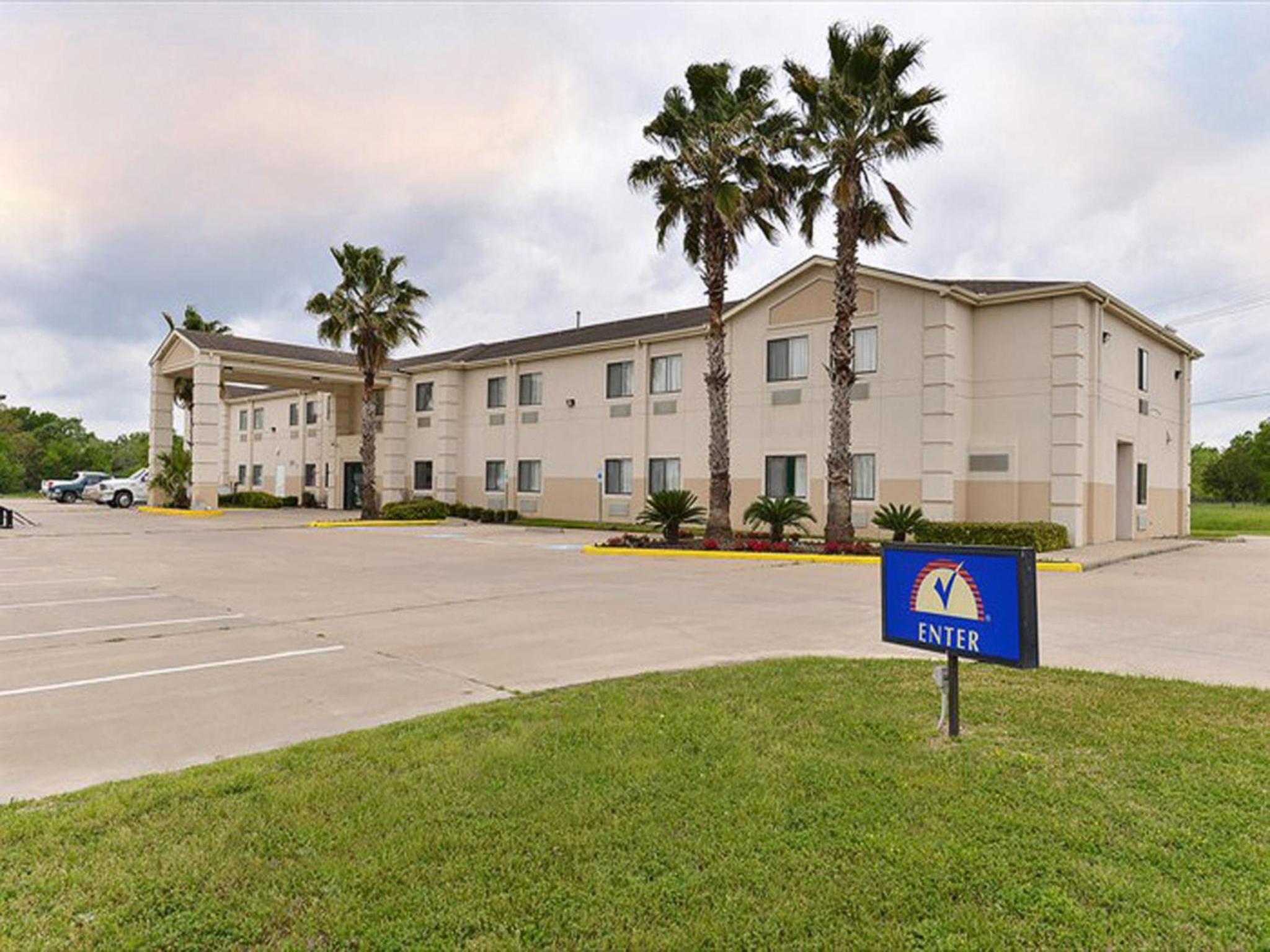 Americas Best Value Inn Somerville Texas - Property Image 2