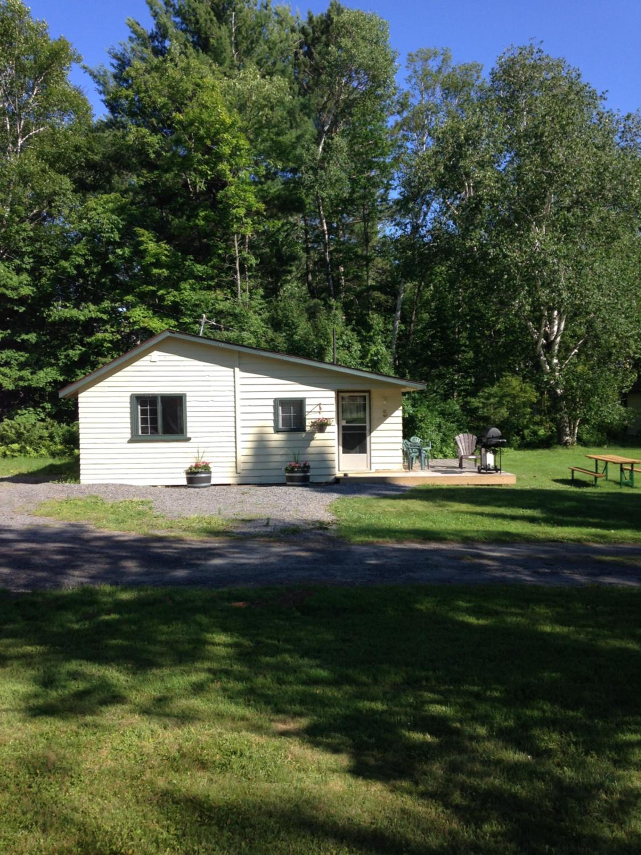 Colonial Bay Motel and Cottages