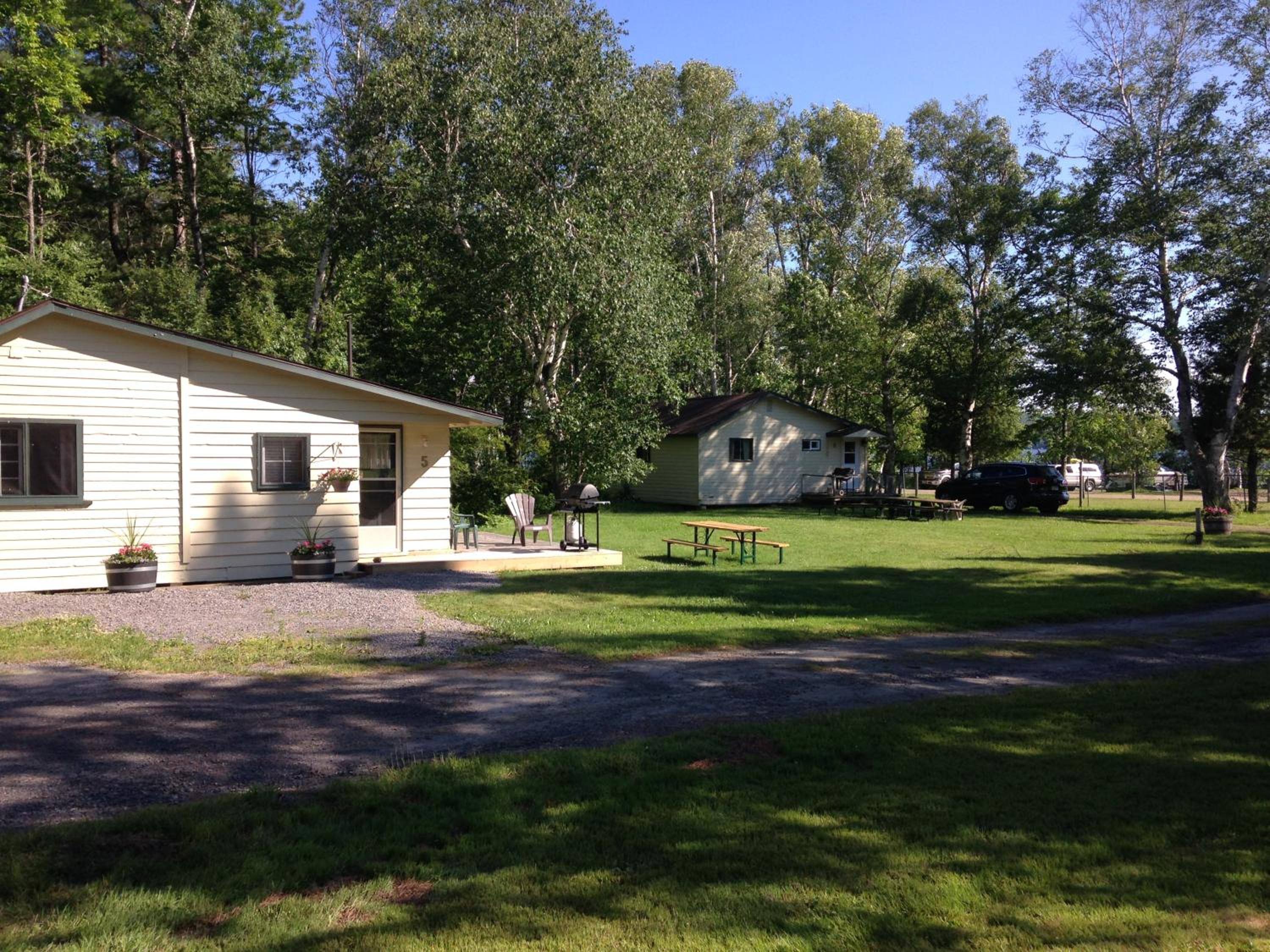 Colonial Bay Motel and Cottages