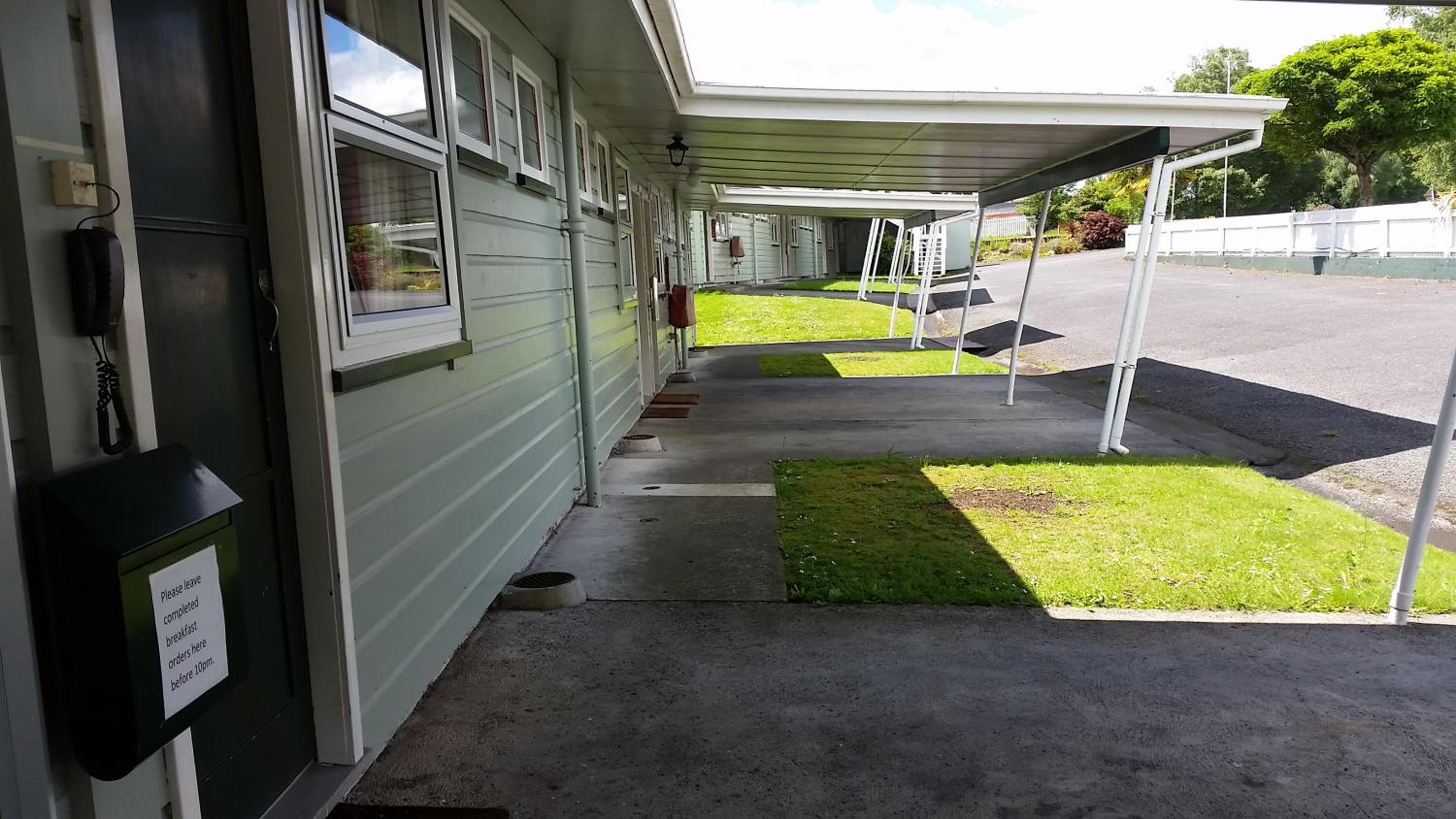 Mahoe Motel