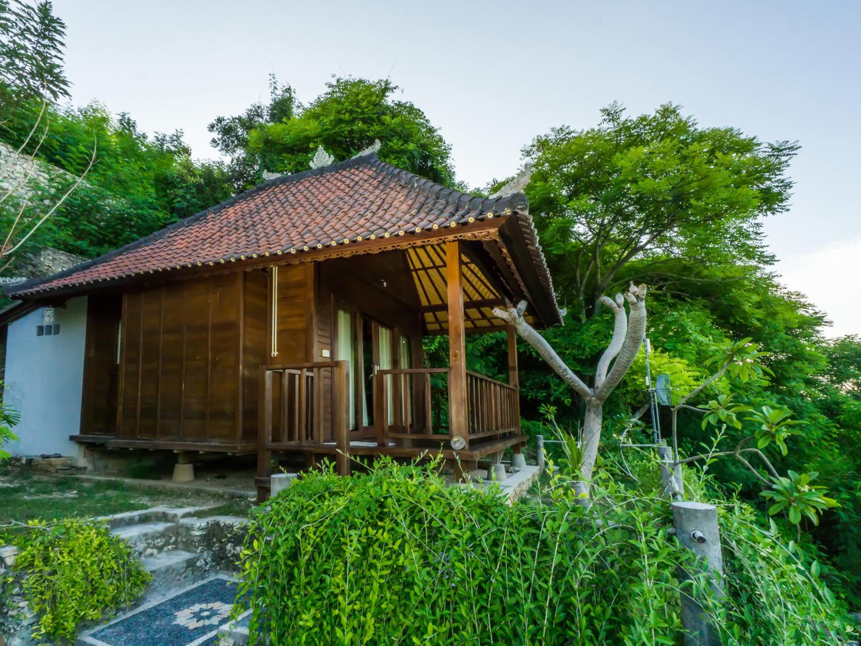 Song Lambung Beach Huts