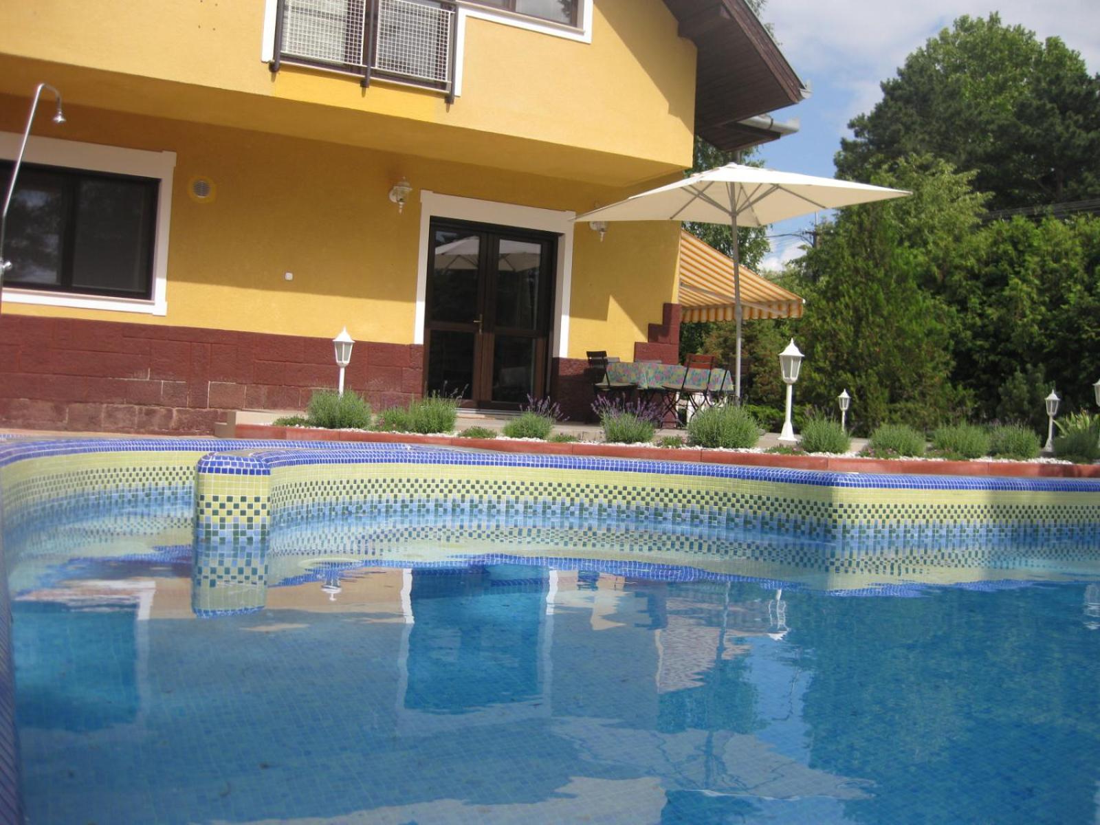 Schieszl Apartments Zamárdi 1 view 3