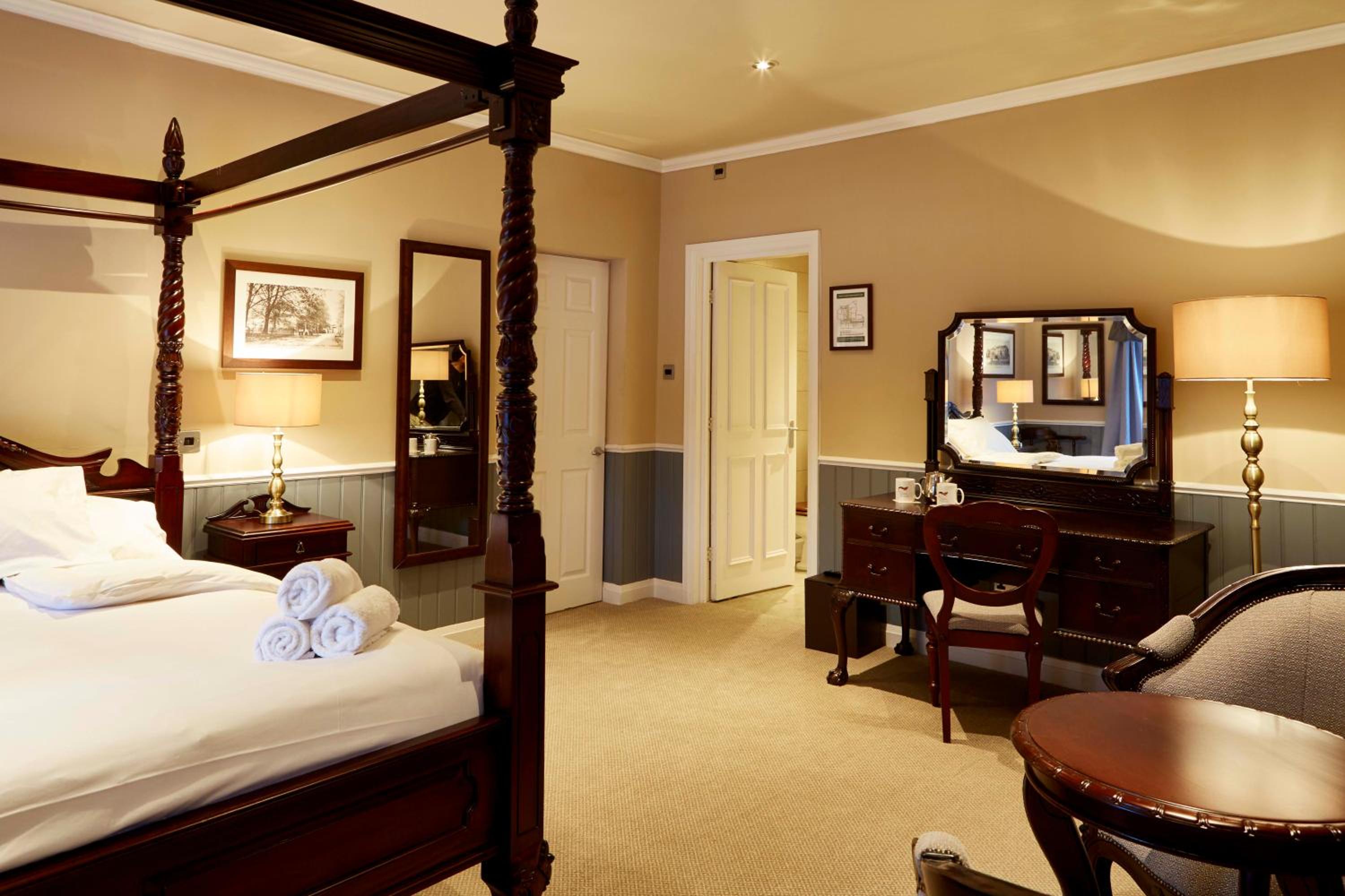 Knutsford Vacations - The Golden Pheasant - Property Image 4