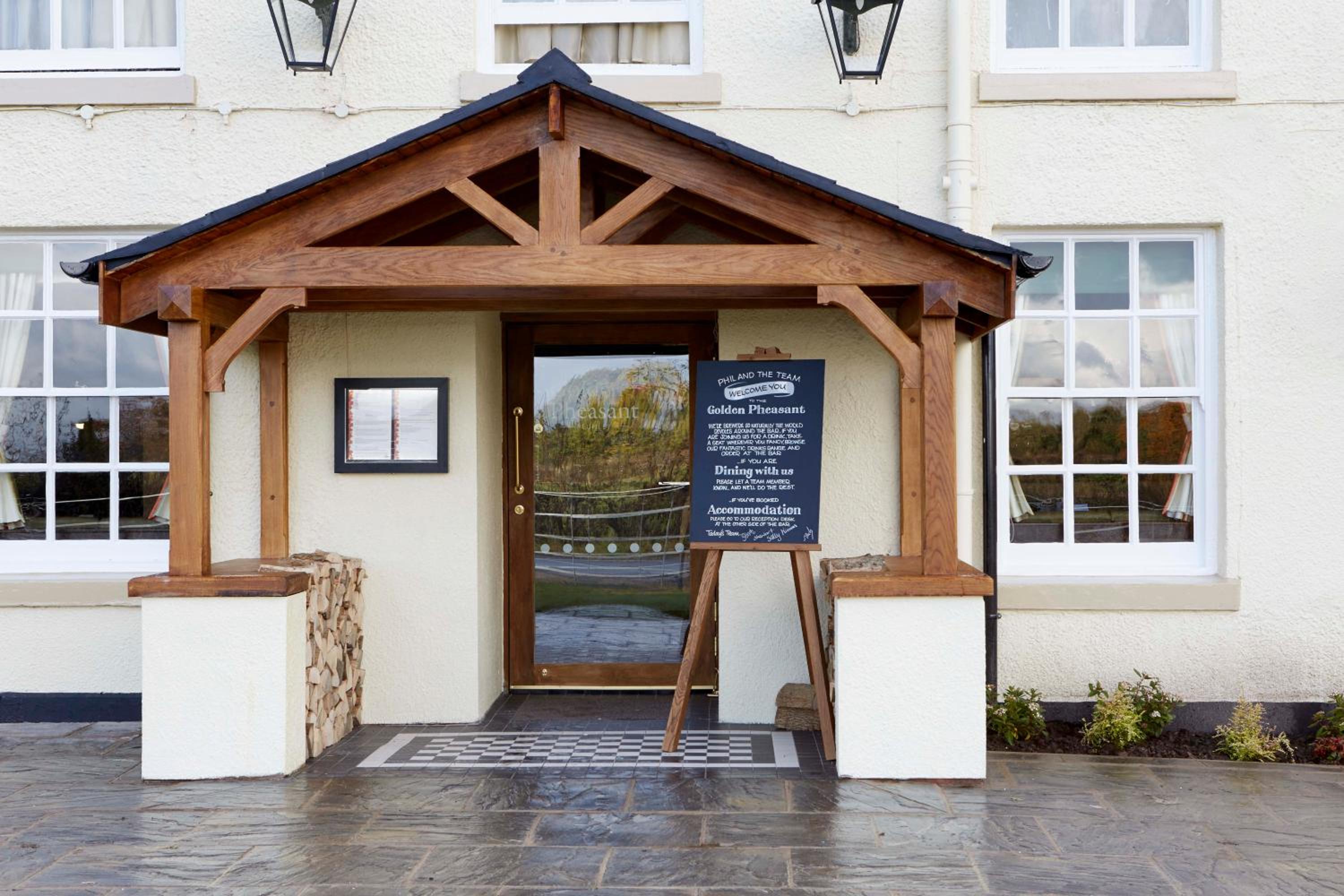 Knutsford Vacations - The Golden Pheasant - Property Image 8