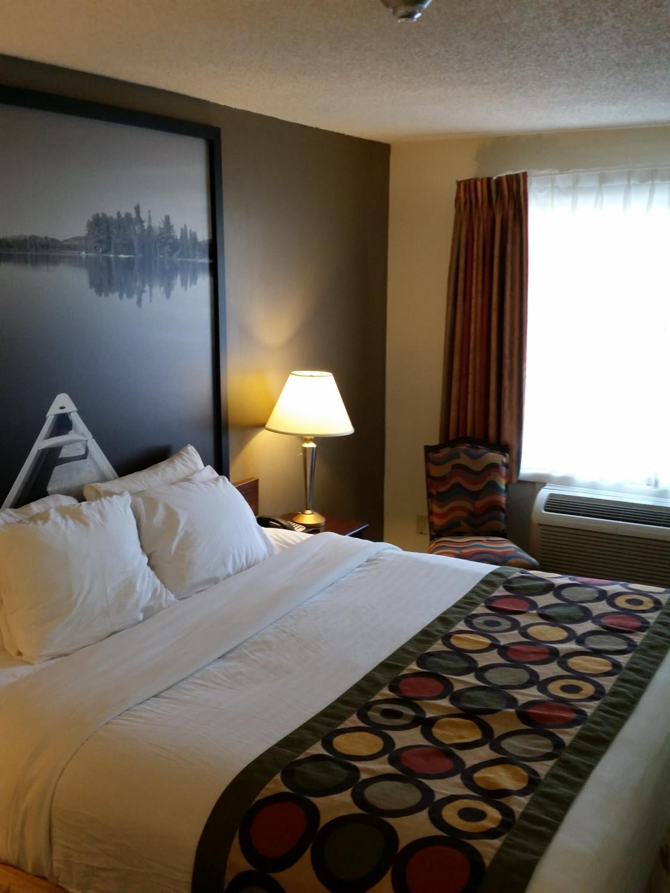 Brockville Vacations - Super 8 by Wyndham Brockville - Property Image 1