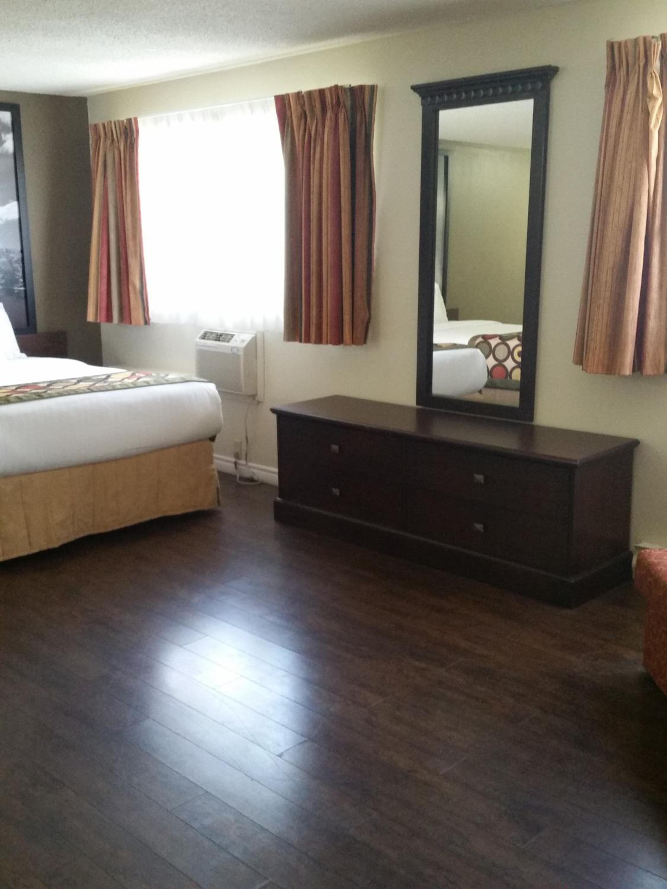 Brockville Vacations - Super 8 by Wyndham Brockville - Property Image 13