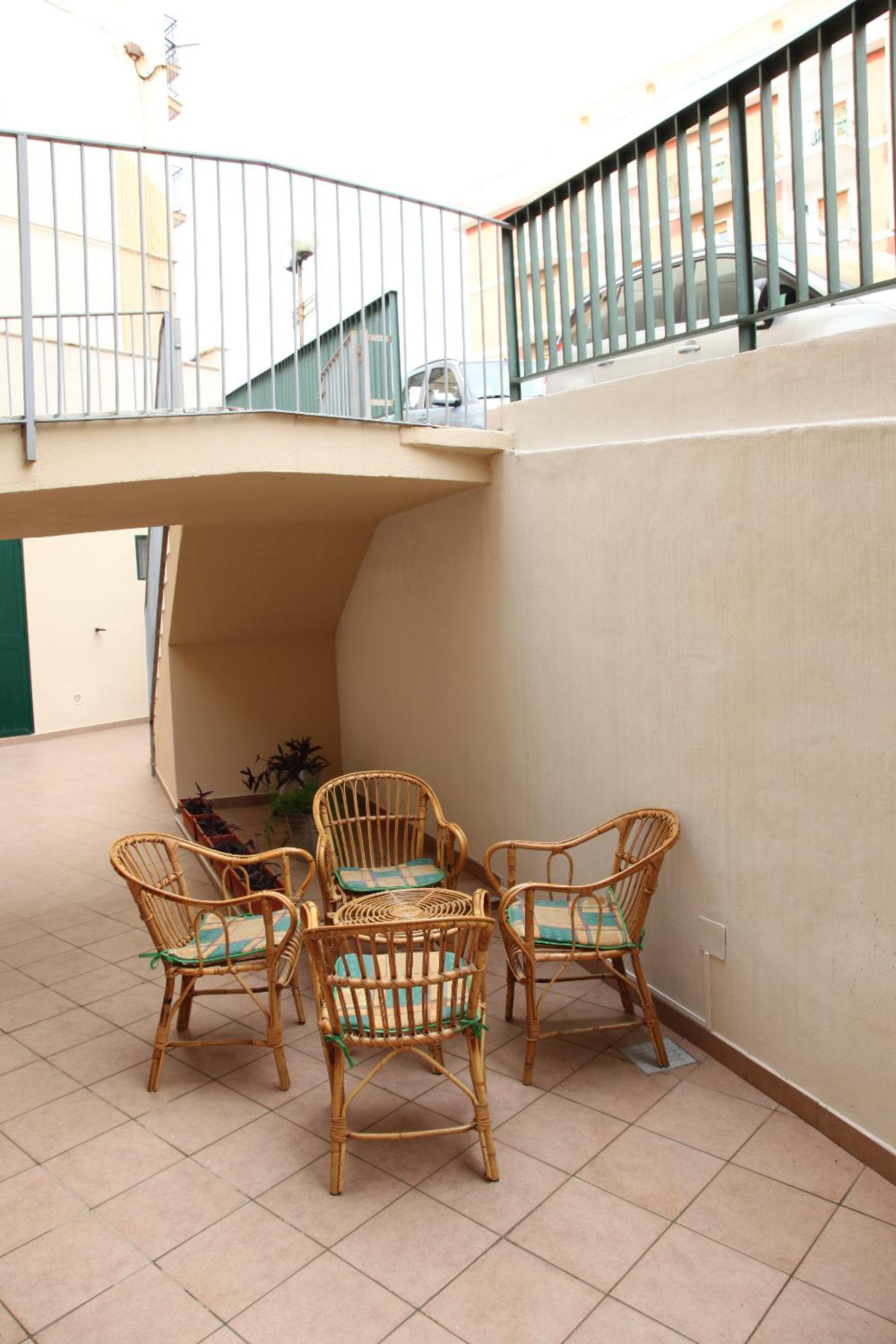 In Centro Holiday Home view 5
