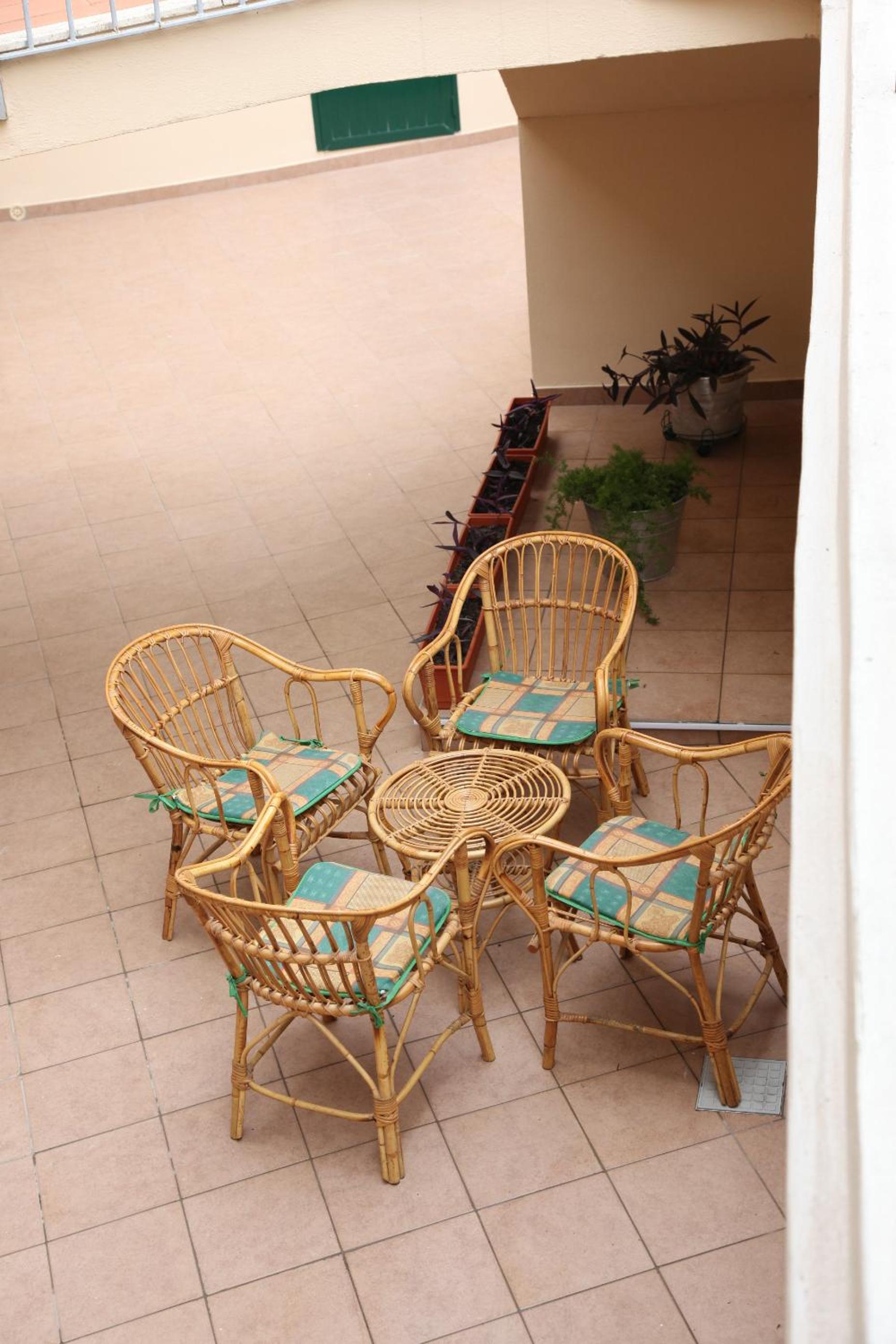 In Centro Holiday Home view 4
