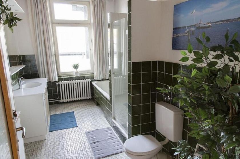 Stilvolle Altbauwohnung in zentraler Lage view 4