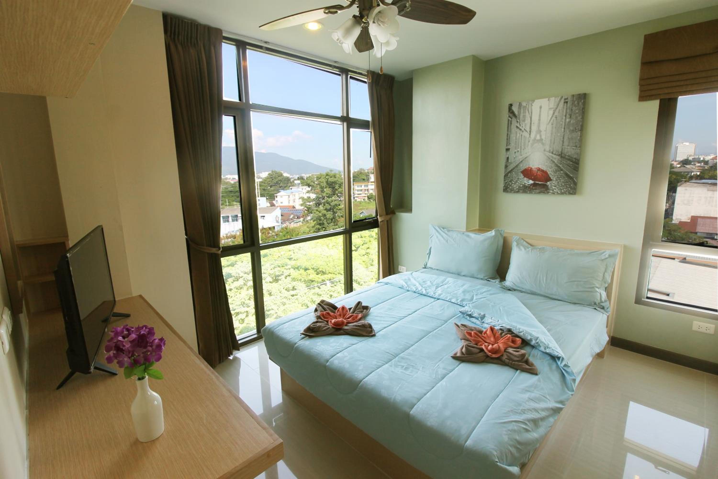 Tree Boutique Residence - Quiet Oasis - Stunning View, Pool & Gym view 4