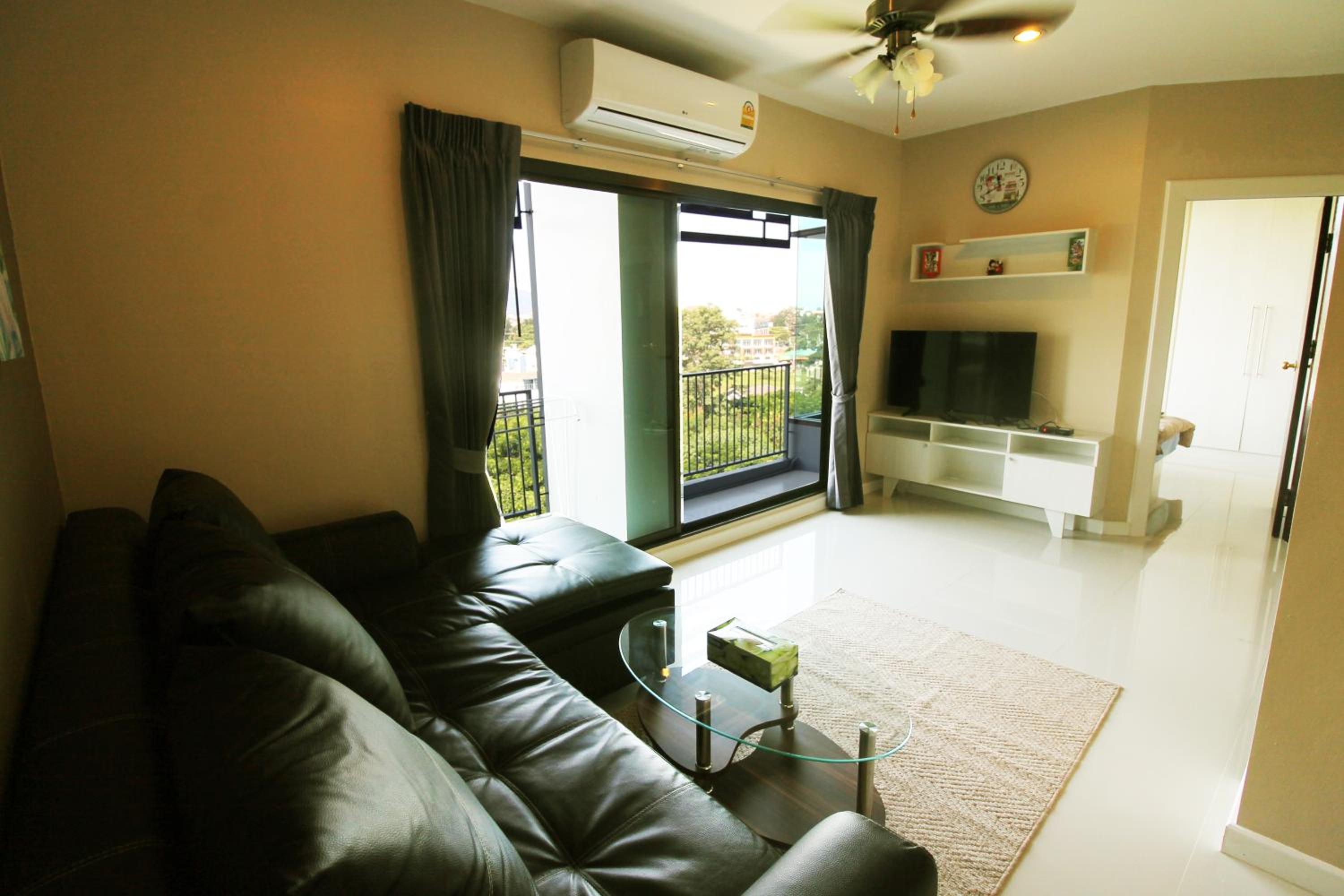 Tree Boutique Residence - Quiet Oasis - Stunning View, Pool & Gym view 2