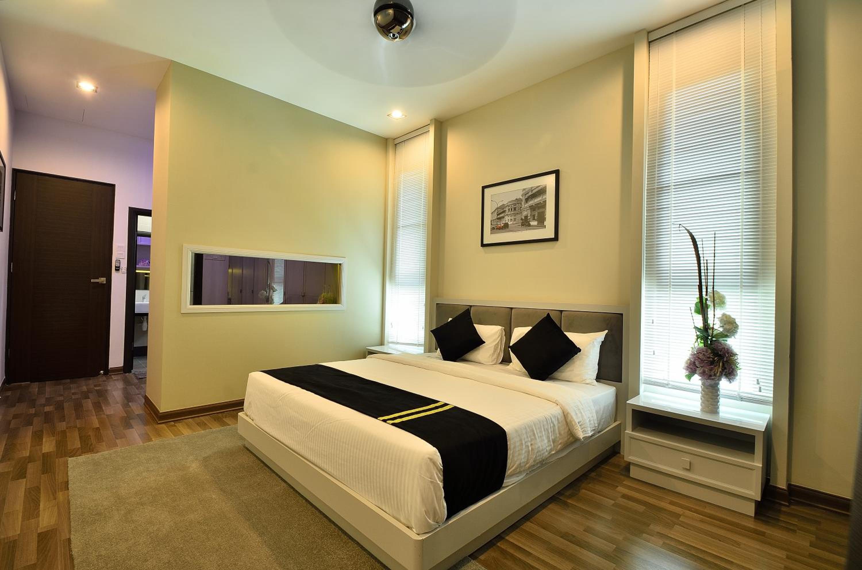 Iris Luxury Service Villa view 2