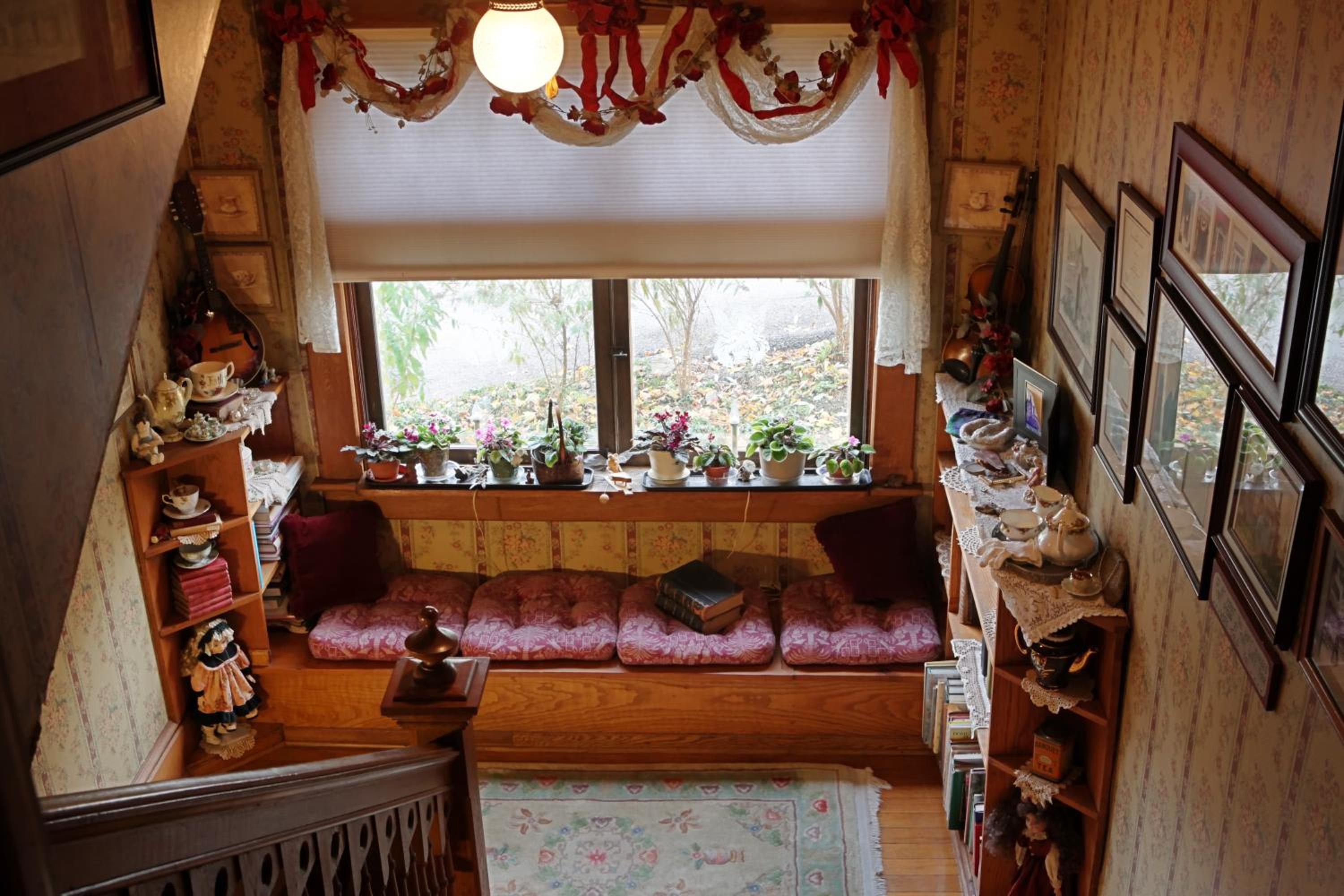 The Queen, A Victorian Bed & Breakfast view 5
