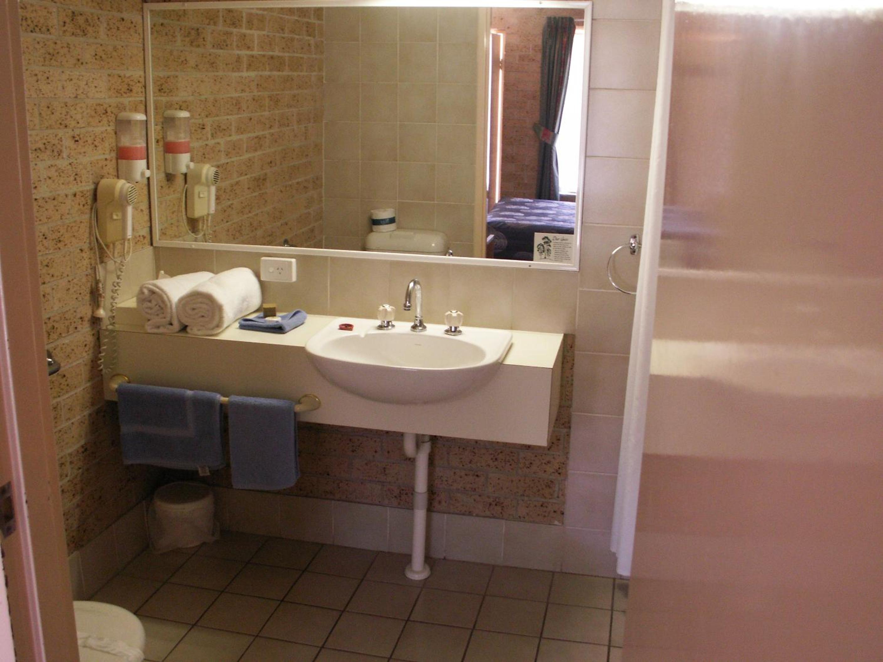 Cedar Lodge Motel