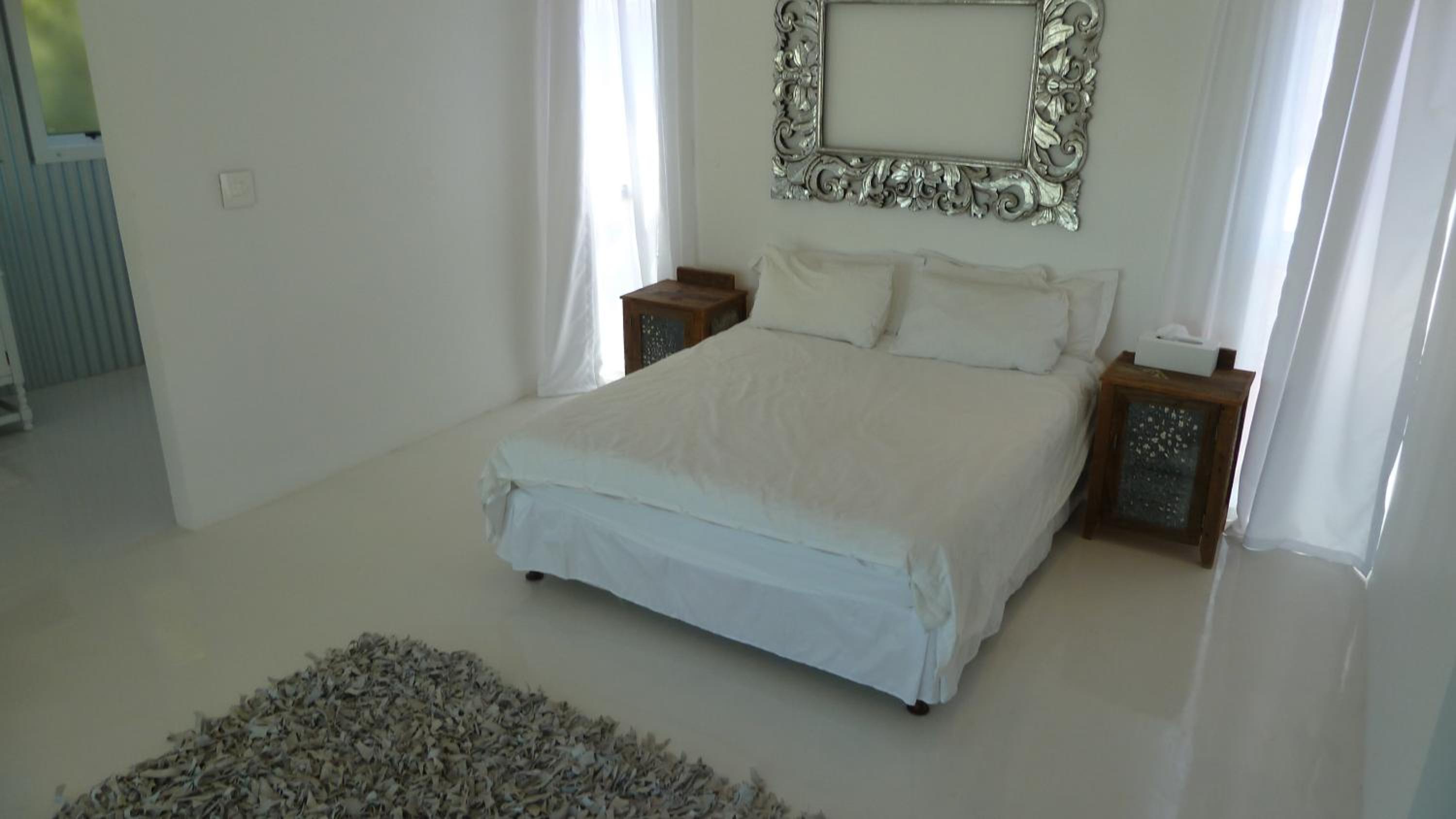 4 on Highworth Apartments and Studios