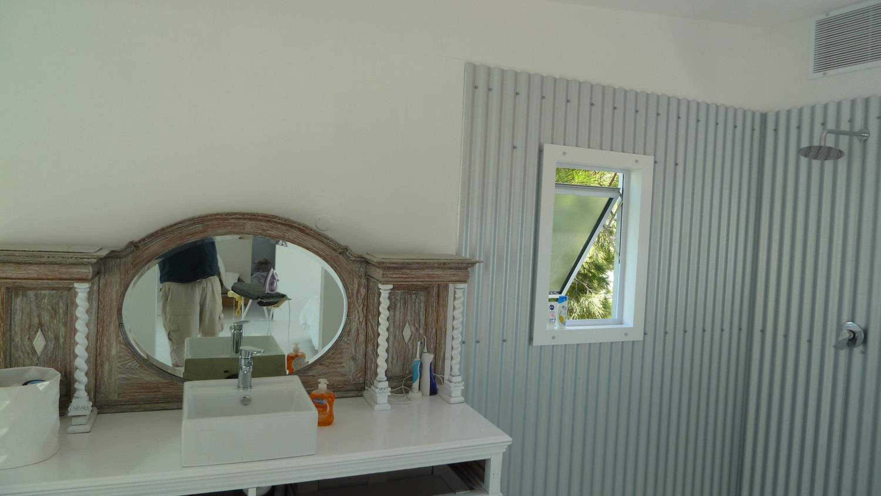 4 on Highworth Apartments and Studios