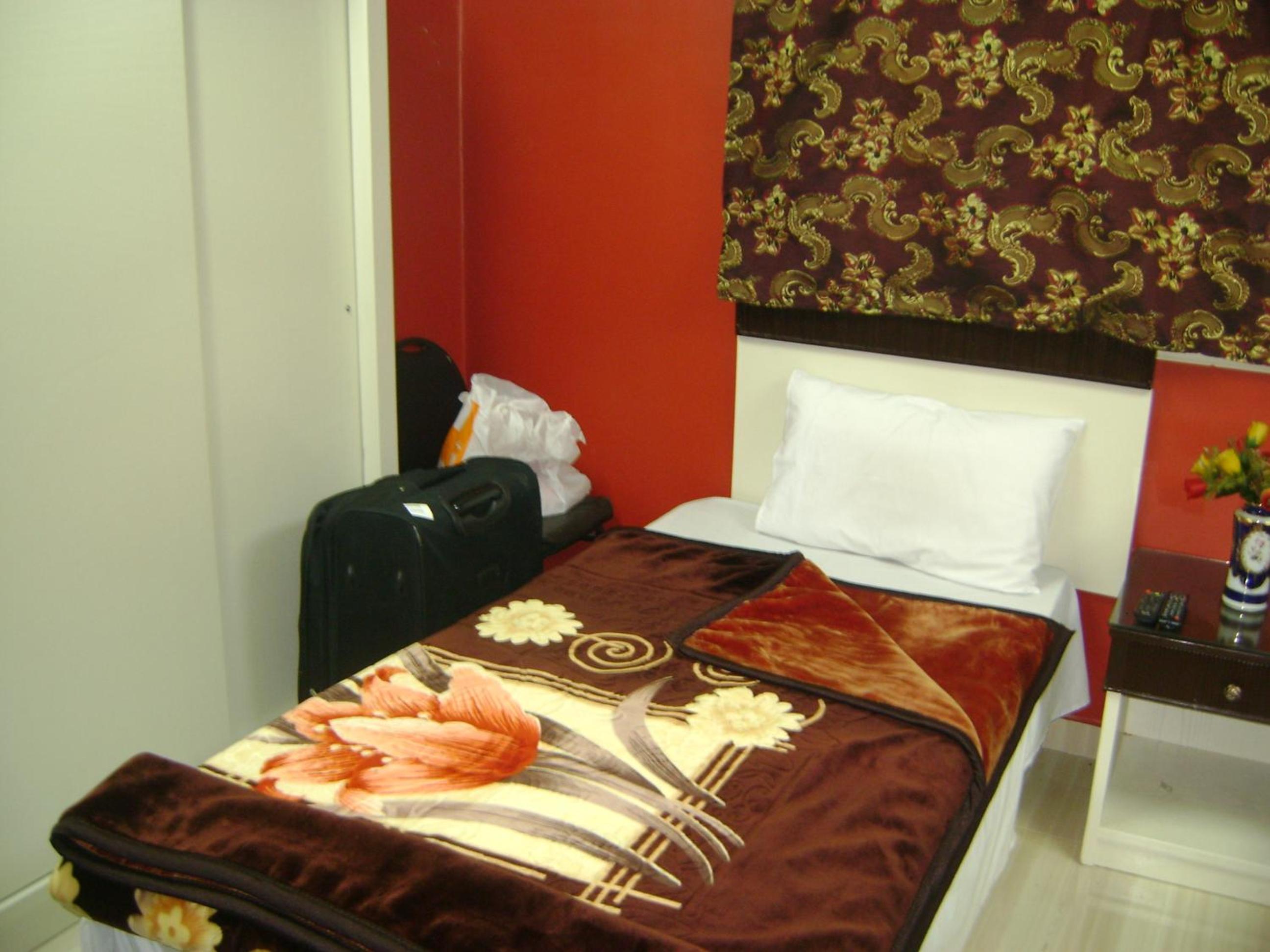 Isis Hostel 2
