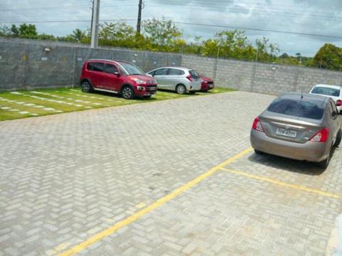 Soft Guarajuba -Lindo Village Residencial amplo 2 quartos com suite e varanda no Térreo