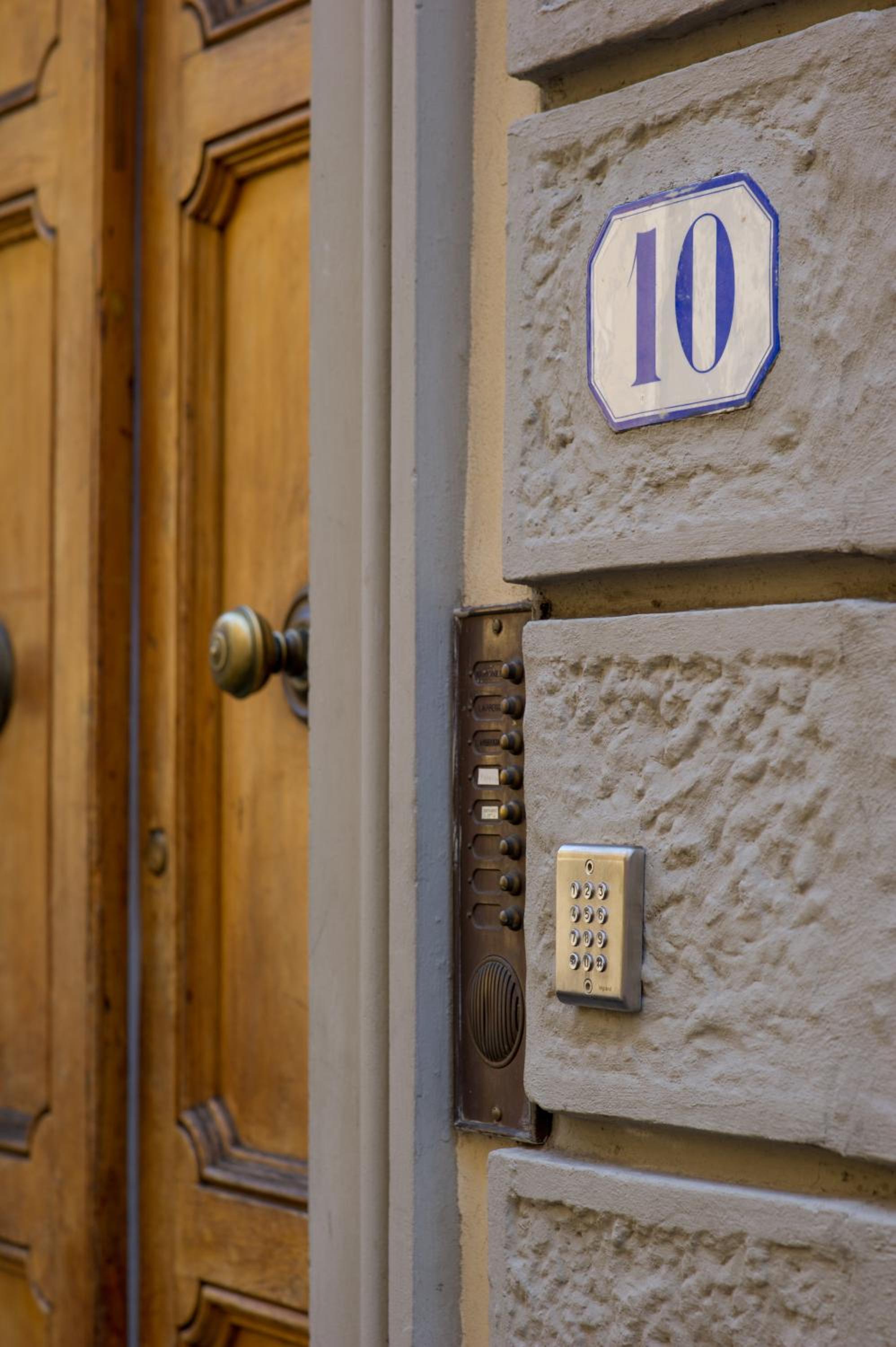 Arnobio Florence Suites