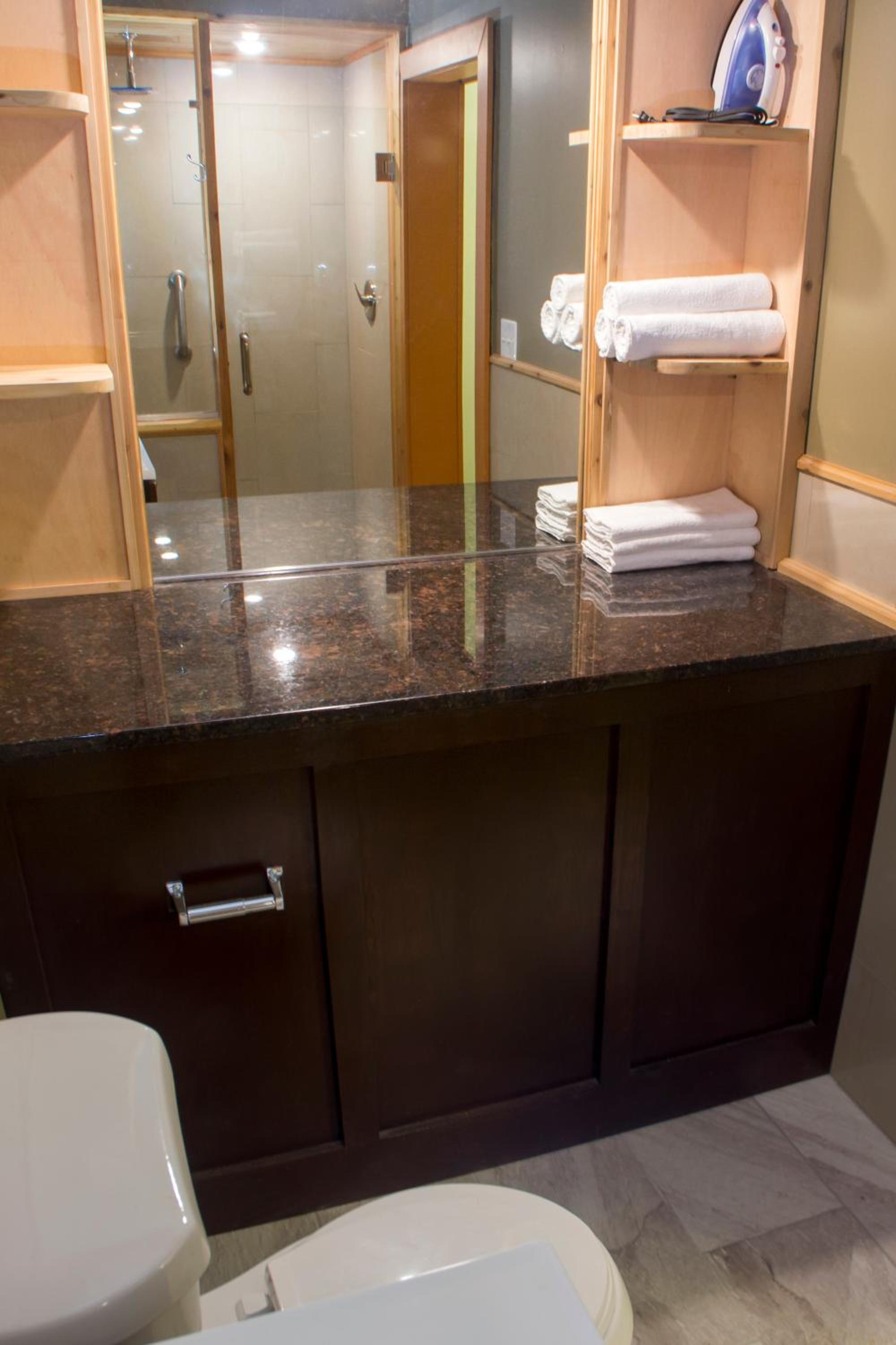 Philadelphia Vacations - Chateau Suites - Property Image 3