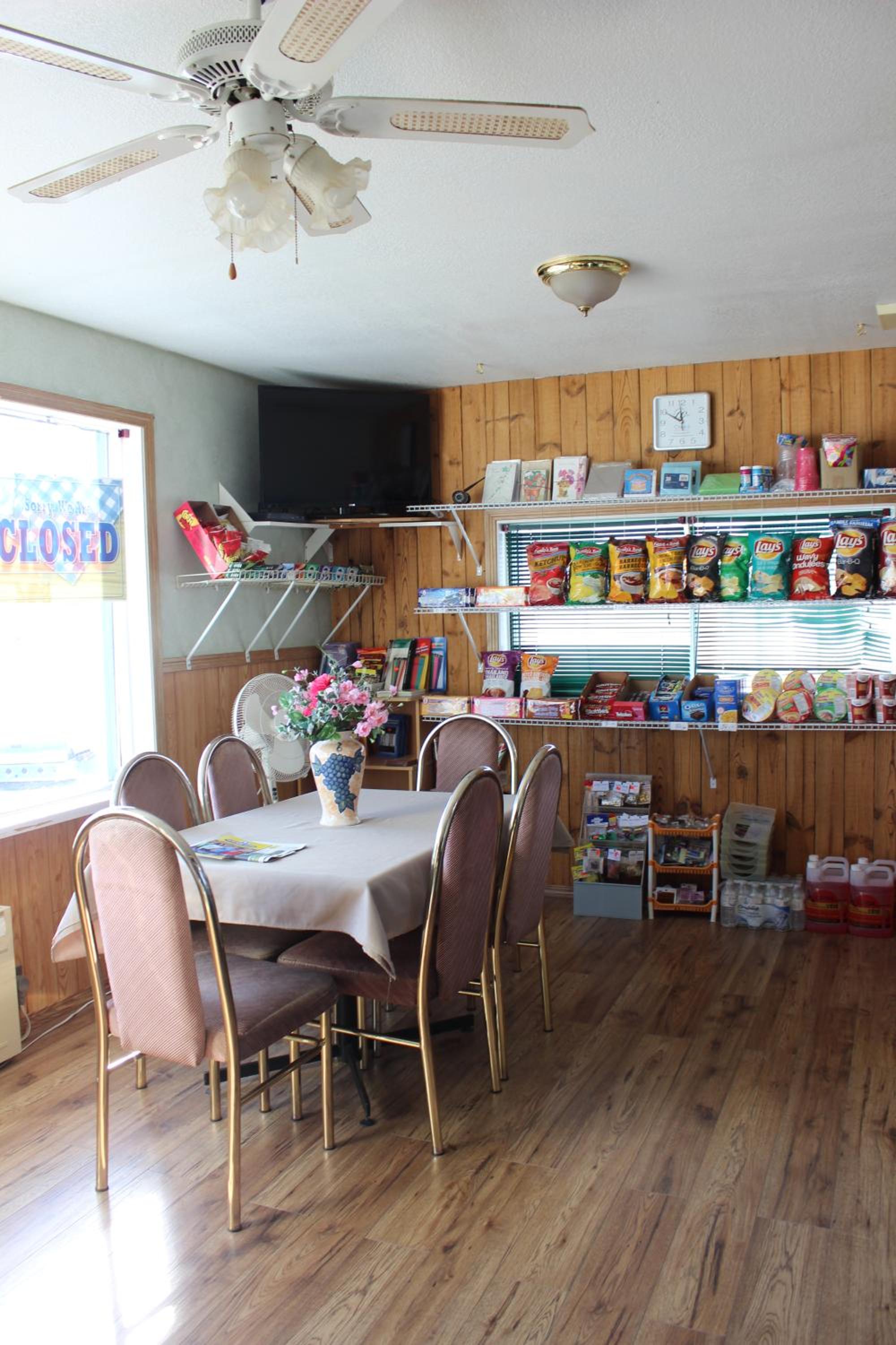Raval Paradise Motel and RV Park