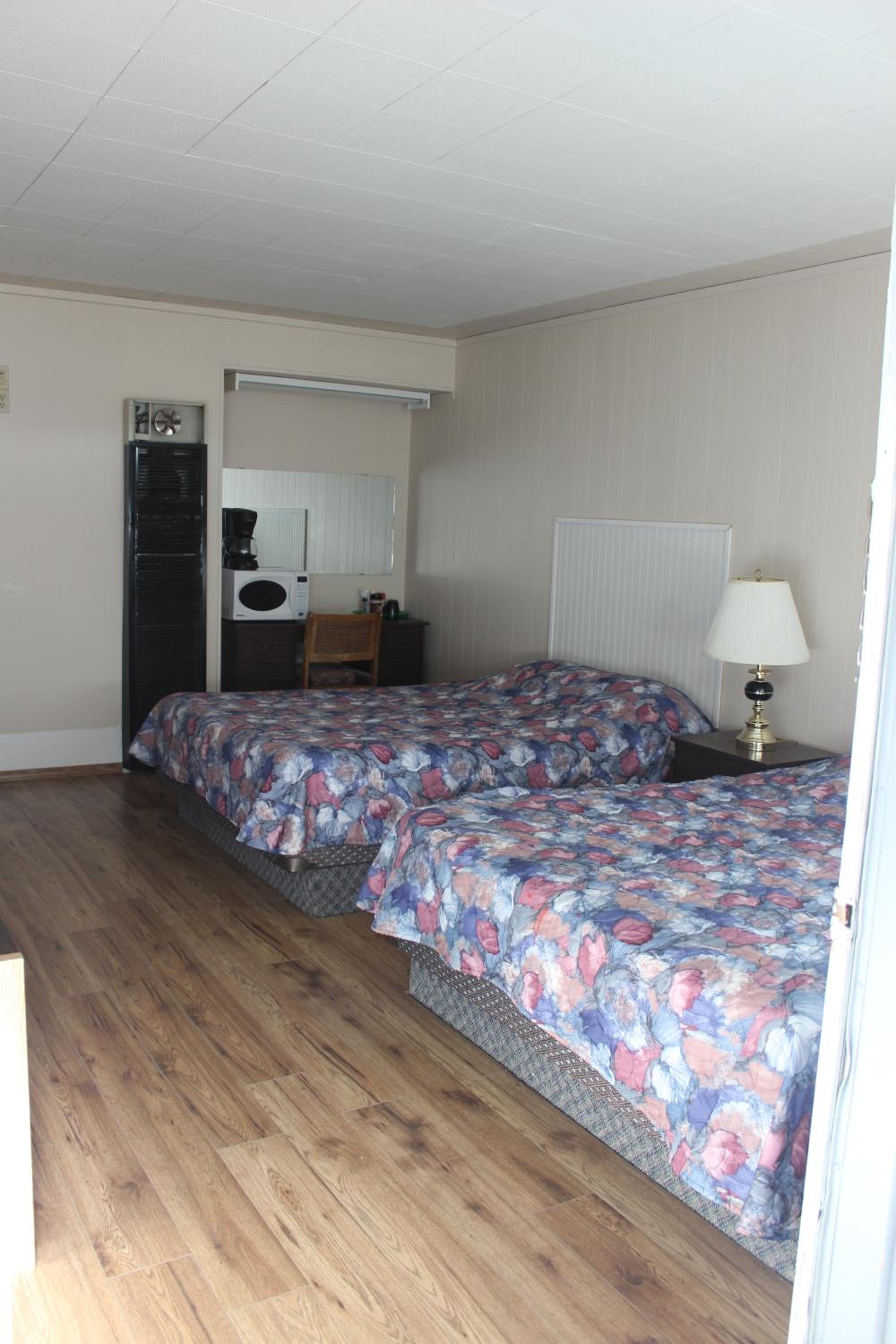 Raval Paradise Motel and RV Park