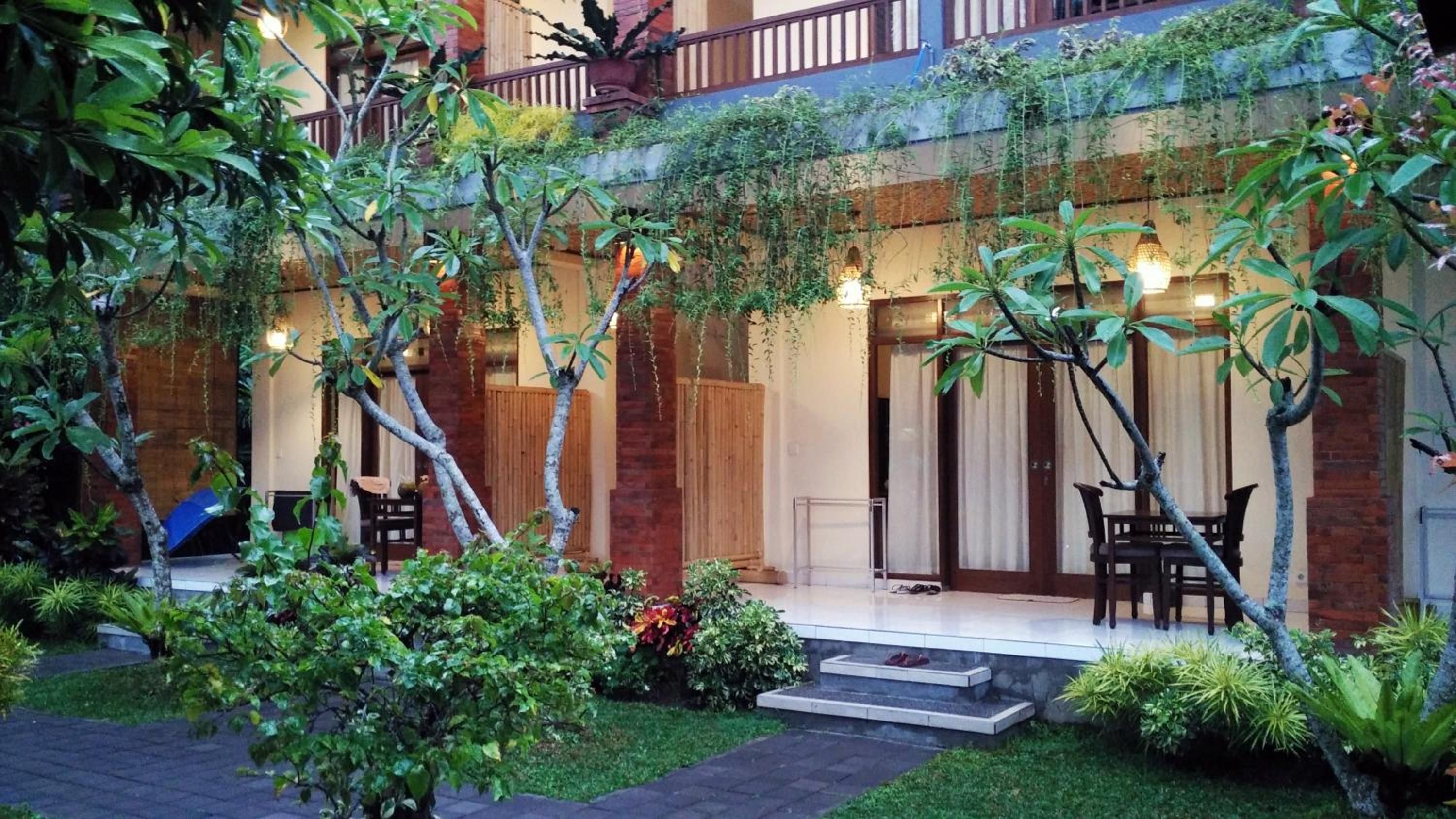 Nyoman Sandi Guest House