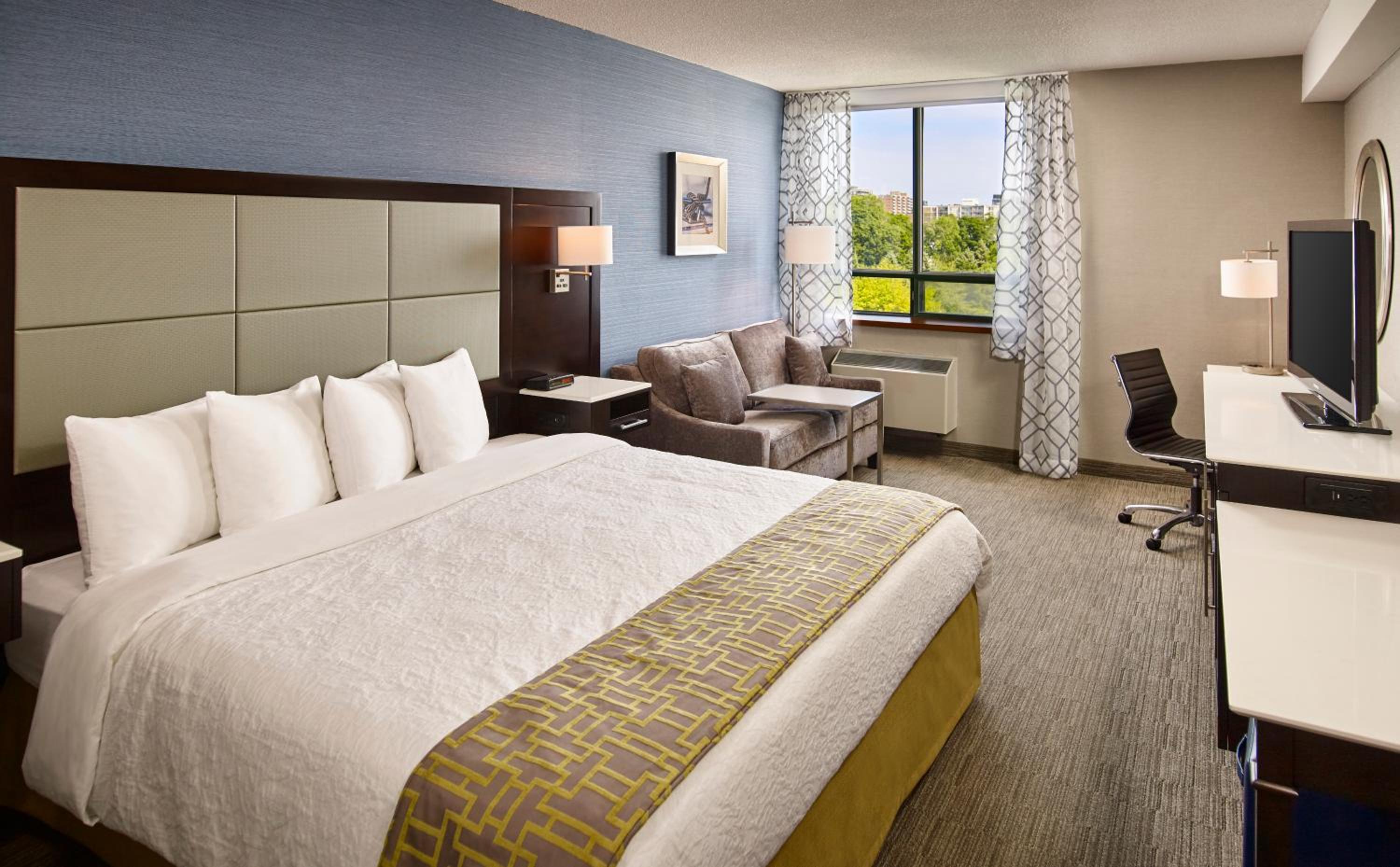 Waterfront Hotel Downtown Burlington - Property Image 1