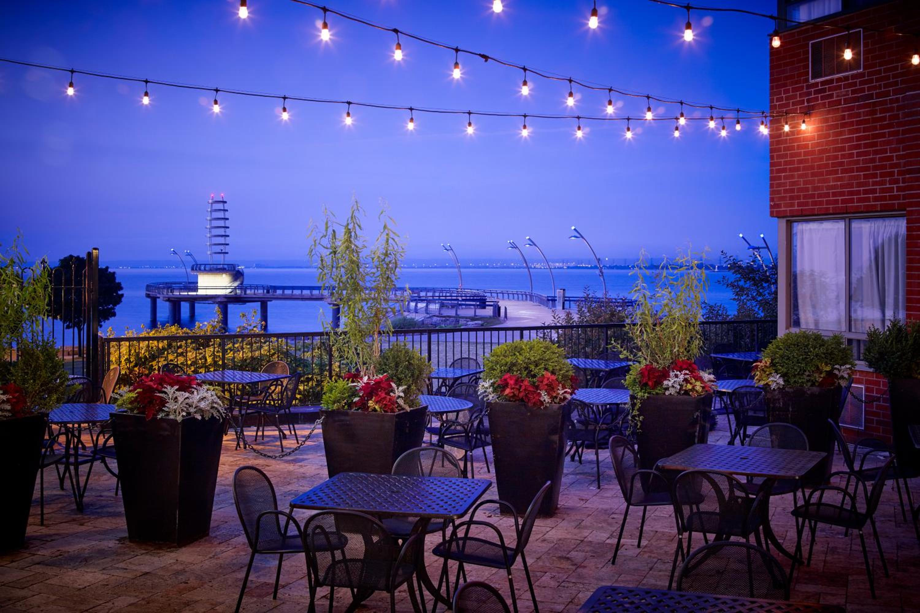 Toronto Vacations - Waterfront Hotel Downtown Burlington - Property Image 3