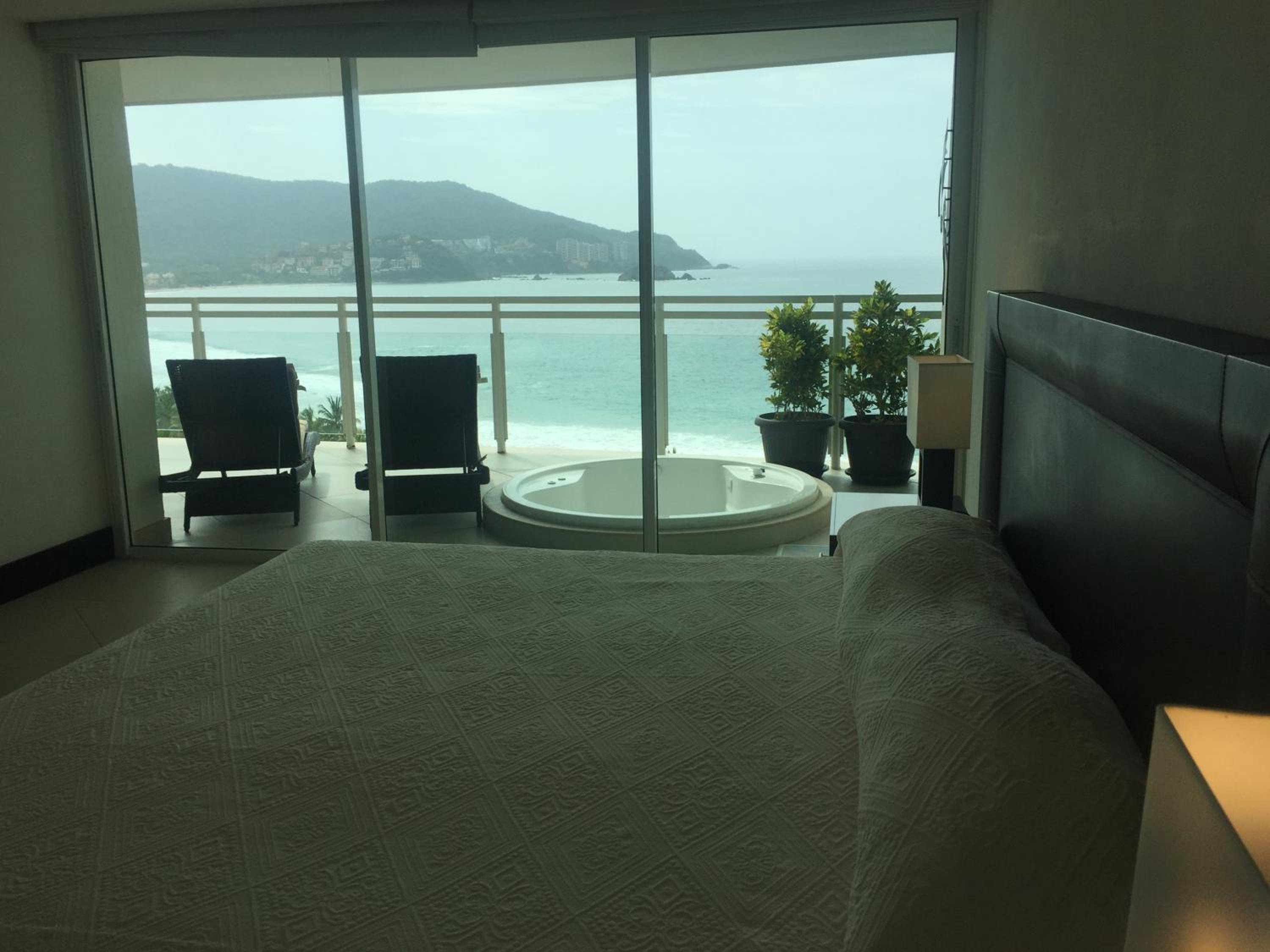 Bay View Grand Marina Condo 1004S view 4