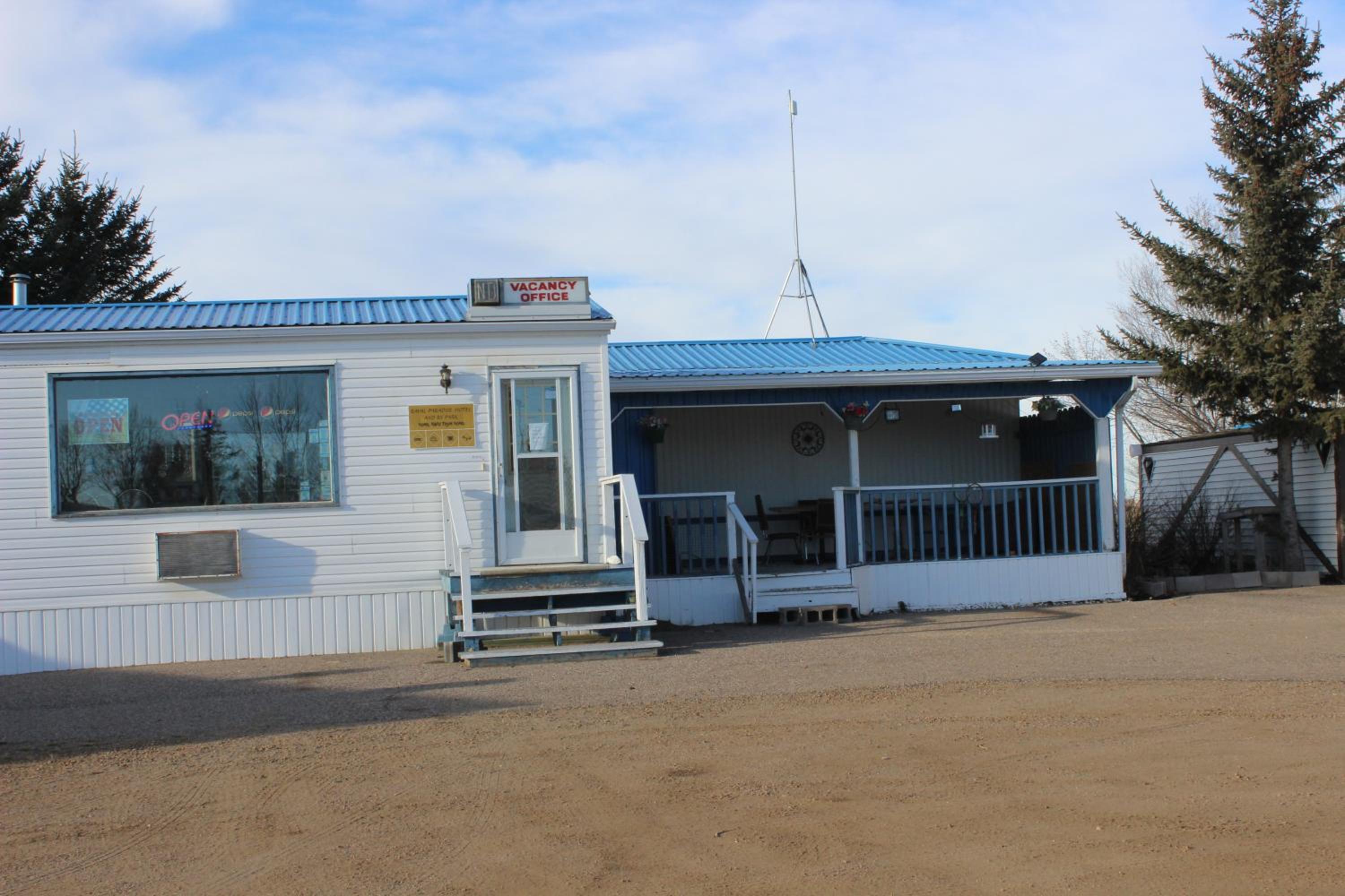 Raval Paradise Motel and RV Park