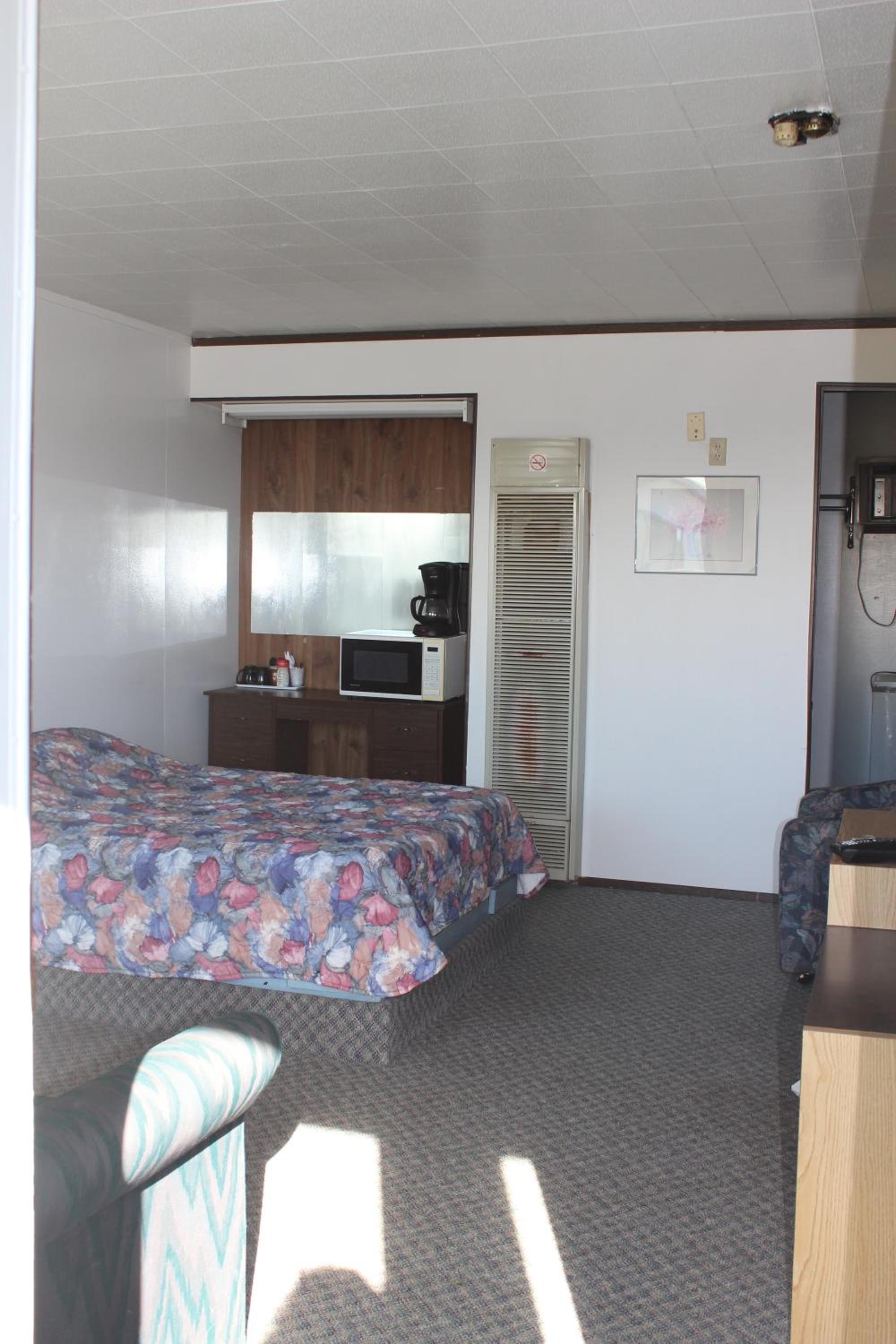 Raval Paradise Motel and RV Park