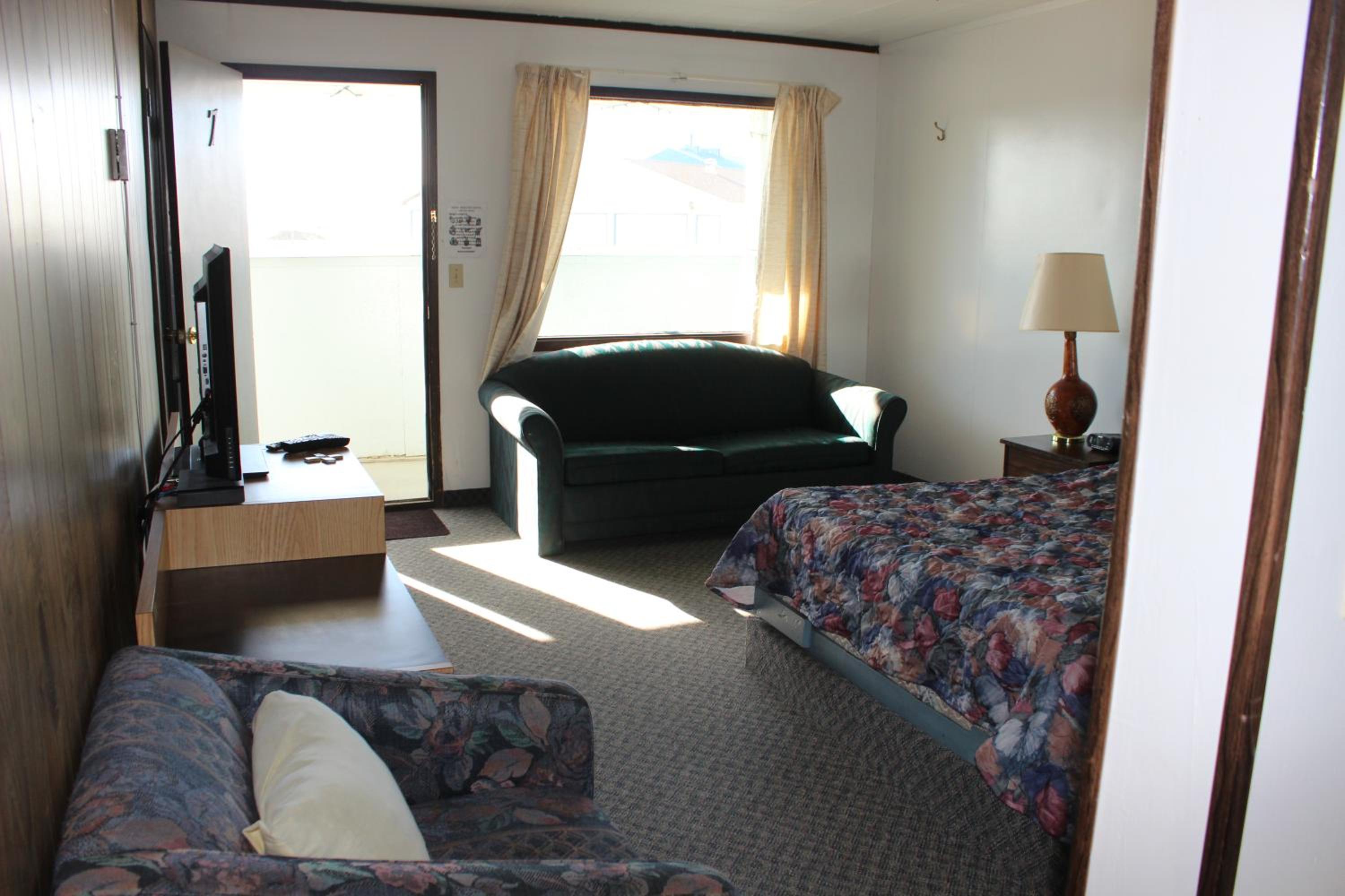 Raval Paradise Motel and RV Park