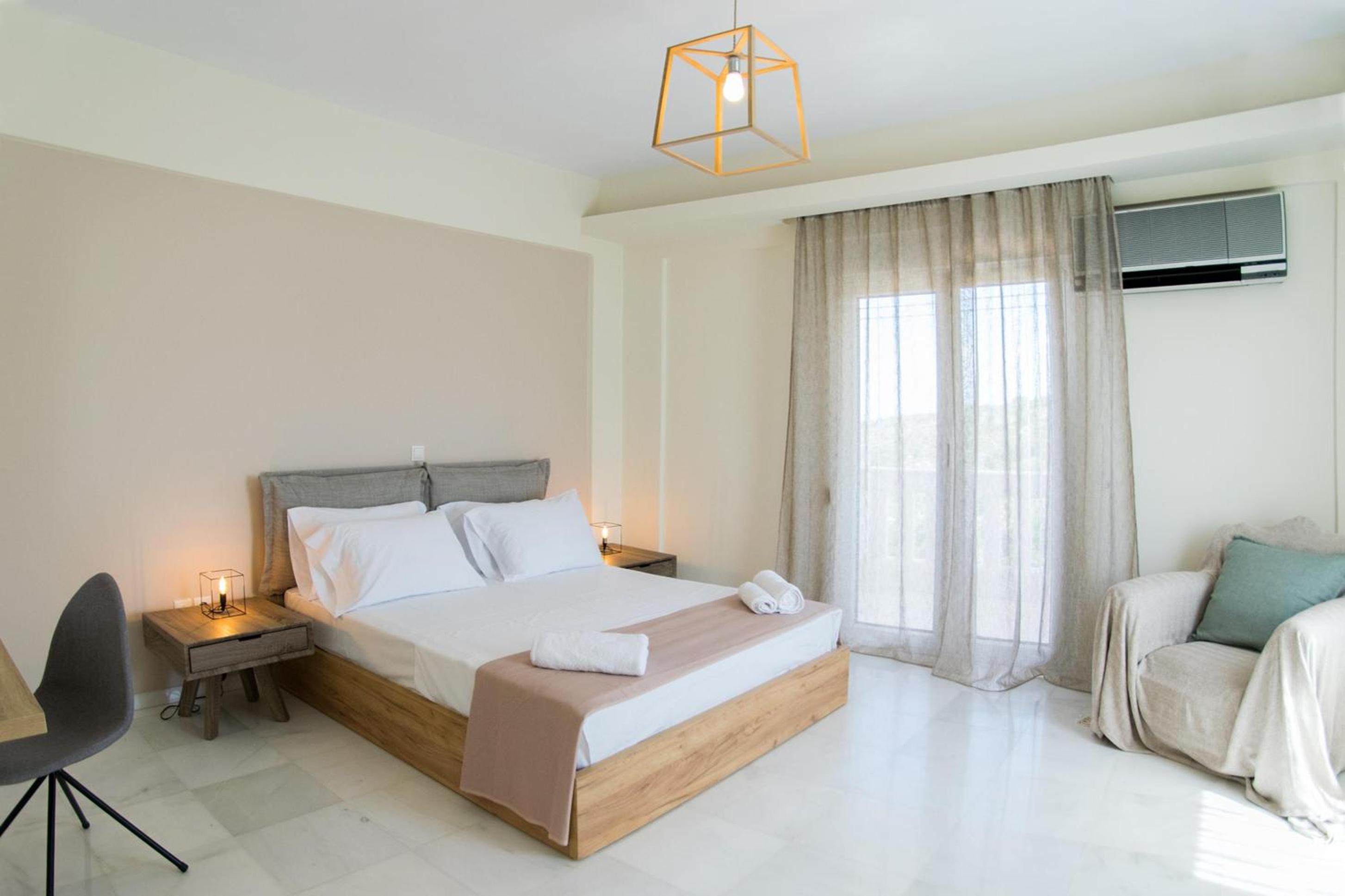 Infinity Villa with Pool, BBQ and Ping-Pong Table, 2km from the beach