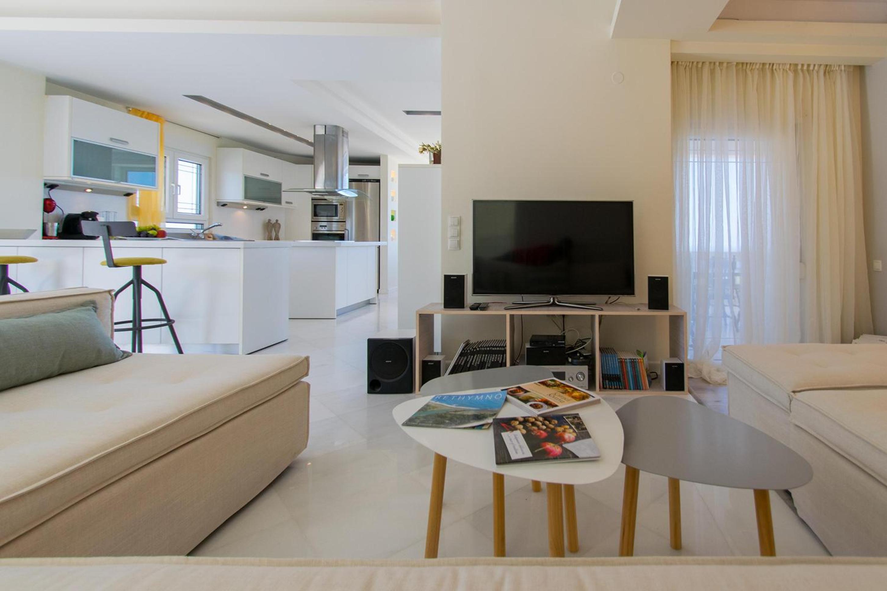 Infinity Villa with Pool, BBQ and Ping-Pong Table, 2km from the beach